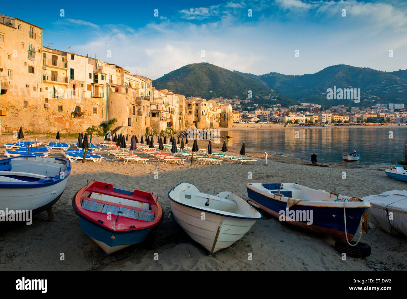 Vue sur la vieille ville. Cefalu, Sicile Banque D'Images