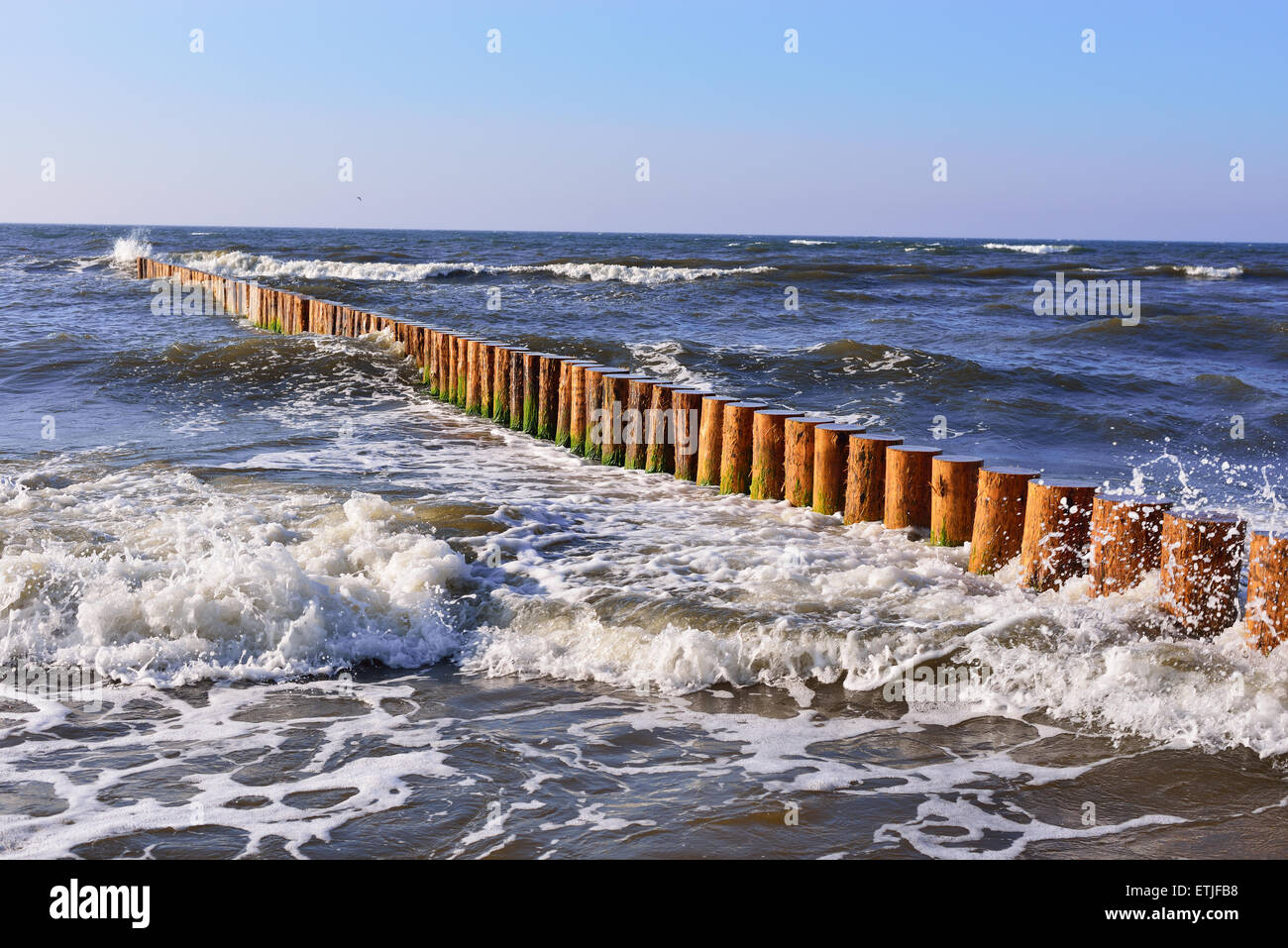 Wave breakers Banque de photographies et d’images à haute résolution