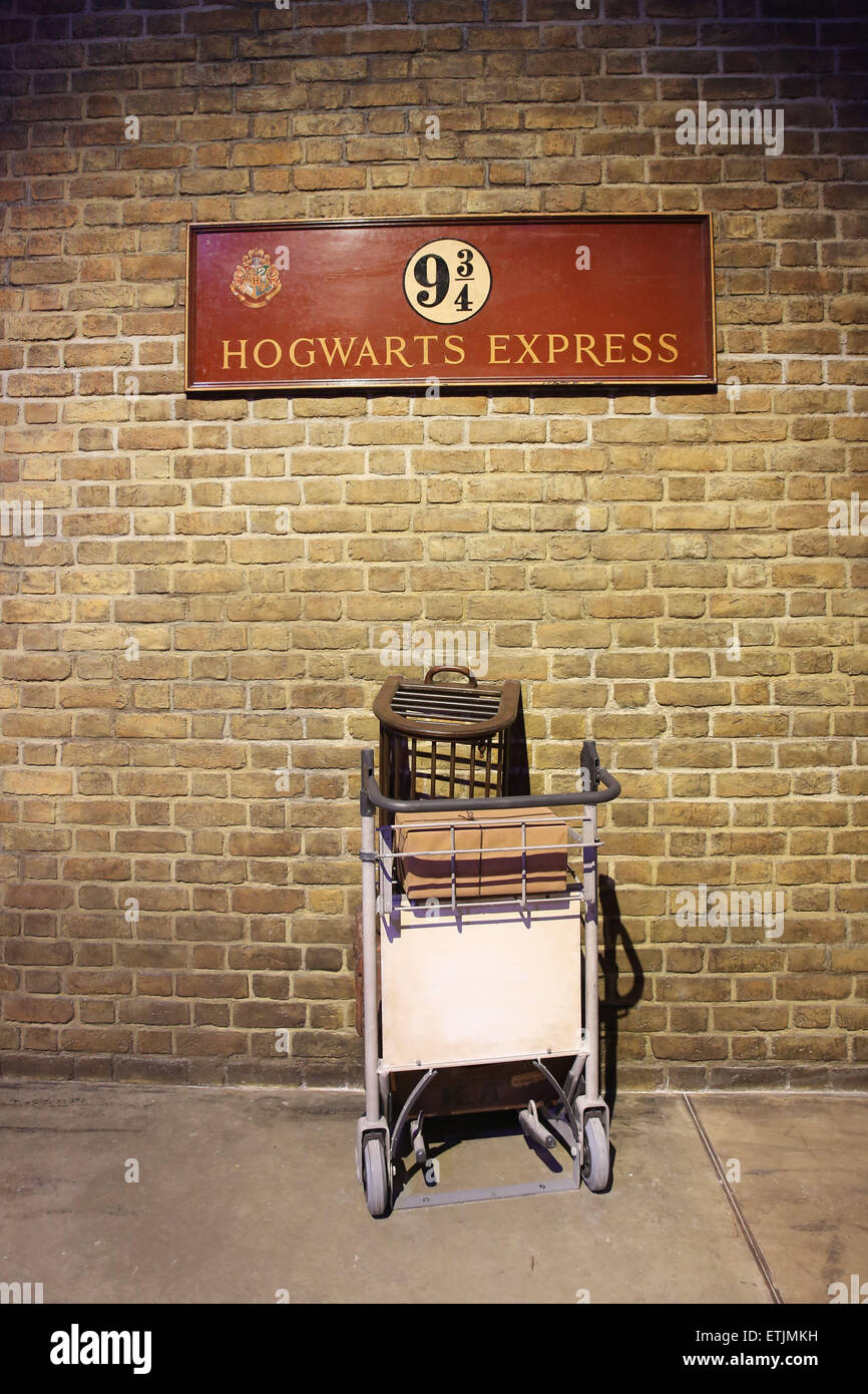 Le lancement de la nouvelle extension à Warner Bros Studio Tour - La fabrication d'Harry Potter, qui contient l'ancien Poudlard Express et une recréation de la plate-forme 9 3/4. Ouvert au public du 19 mars. Où : Watford, Royaume-Uni Quand : 03 mars 2015 Credit : Lia Toby/WENN.com Banque D'Images