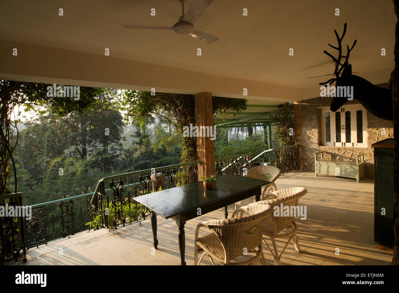 Terrasse, Connaught House hotel, Mount Abu, Rajasthan, India Banque D'Images