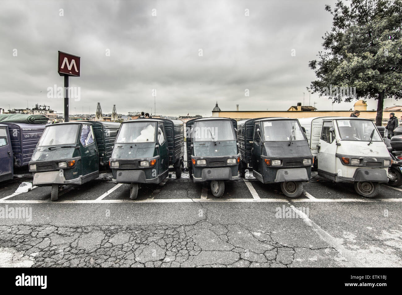 Voitures de livraison à Rome - ape piaggio Banque D'Images