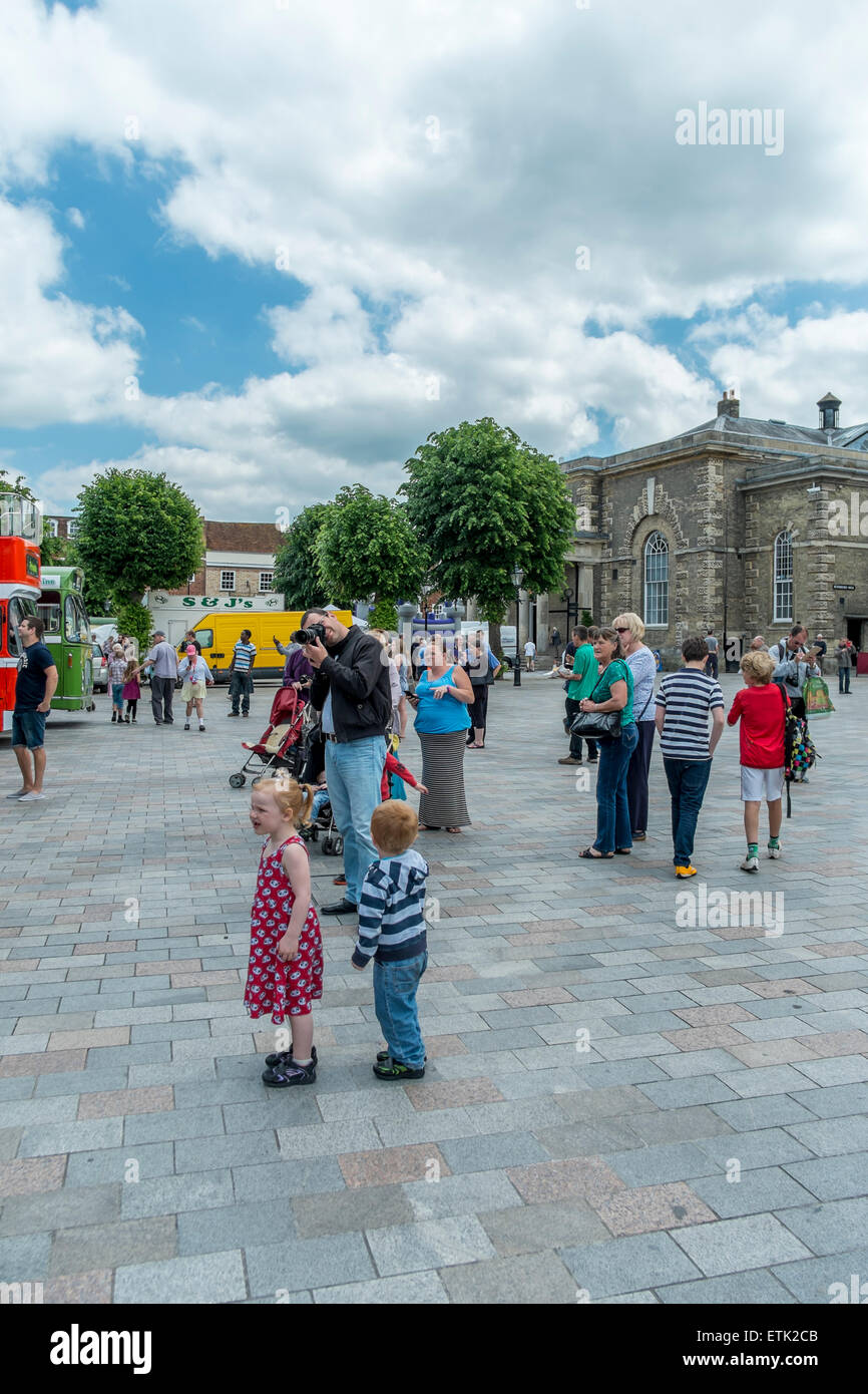 Salisbury, Royaume-Uni. 14 Juin, 2015. Wilts & Dorset Centenary event a eu lieu dans la région de Salisbury, Place du marché. Il y avait des autobus 70 participant à la journée de 50 qui sera en exploitation, sur les routes dans et autour de Salisbury que vous pouvez monter sur gratuitement ! Les autres étaient sur l'affichage pour vous de voir dans la place du marché. Crédit : Paul Chambers/Alamy Live News Banque D'Images