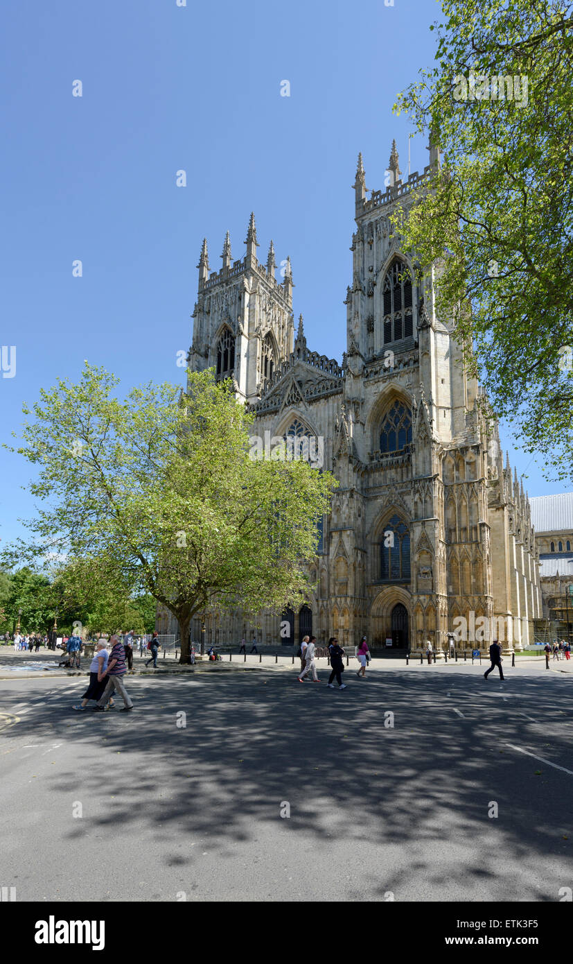 La cathédrale de York West/vue de la jonction de Duncombe Place et haut Petergate Banque D'Images