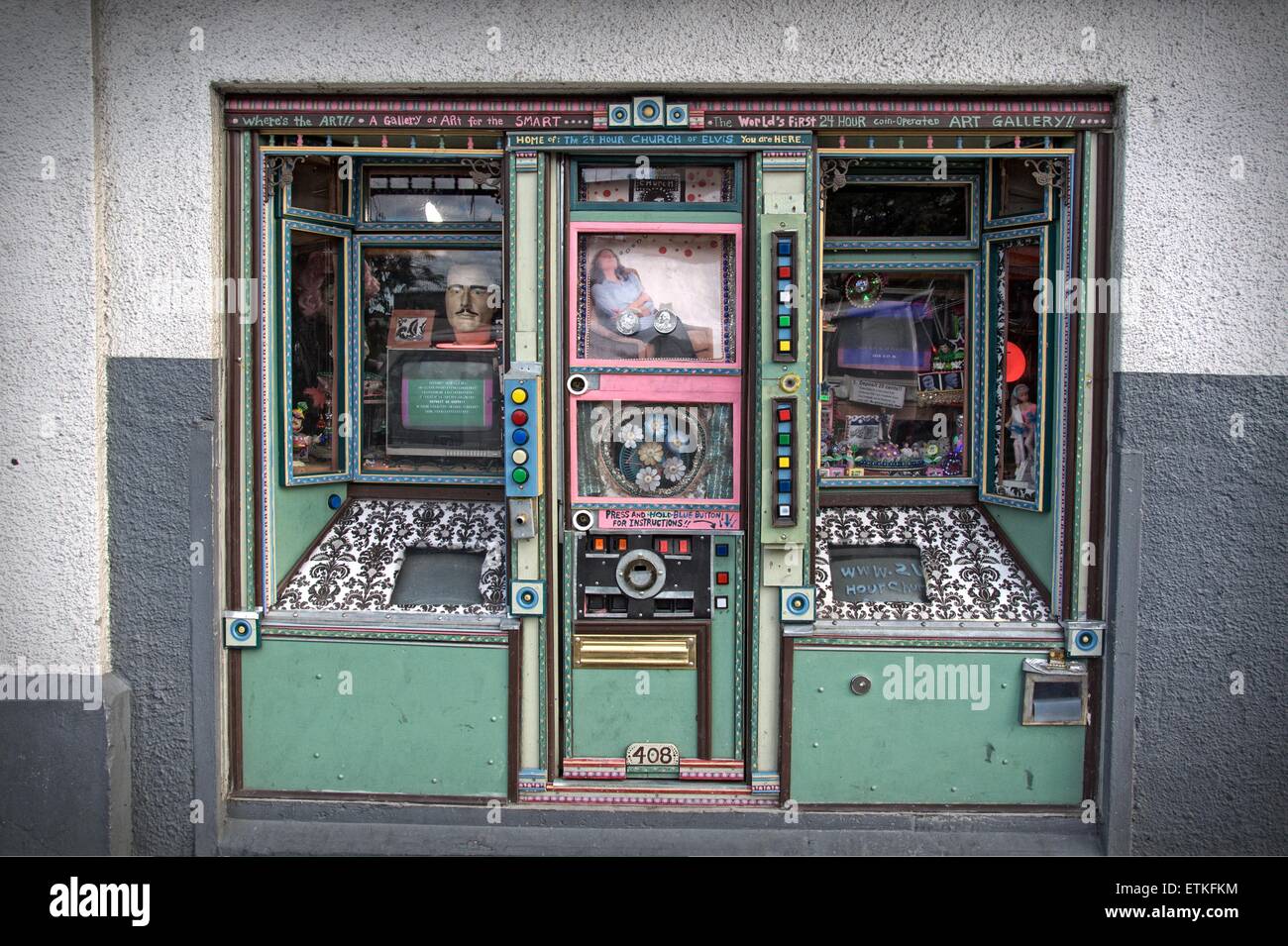 Chinatown de Portland, Oregon. Le distributeur automatique est une attraction touristique appelé la réception ouverte 24h église de Elvis Banque D'Images