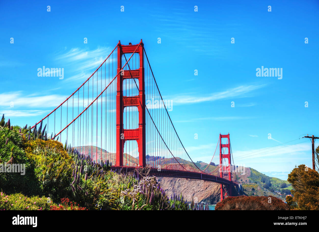 Célèbre Golden Gate Bridge à San Francisco lors d'une journée ensoleillée Banque D'Images