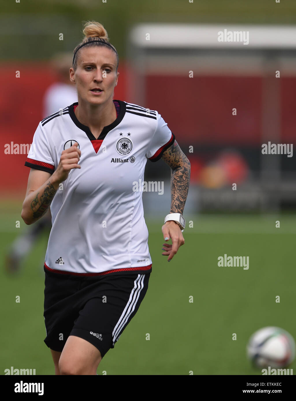 Winnipeg, Canada. 13 Juin, 2015. L'Allemagne Anja Mittag s'exécute pendant une session de formation à l'Wavelery complexe de soccer de Winnipeg, Canada, 13 juin 2015. Photo : Carmen Jaspersen/dpa/Alamy Live News Banque D'Images