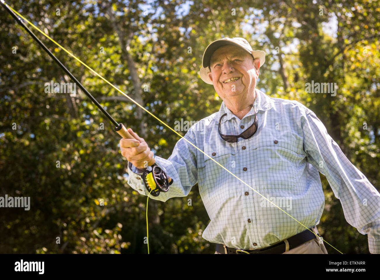 Lefty Kreh, American fly fisherman démontrant son les techniques de Linthicum, Maryland, USA Banque D'Images