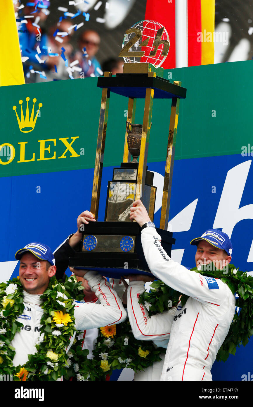 Sport Automobile : FIA WEC 2015, 24 Heures du Mans, 24h Le Mans, Gewinner, gagnant, l'équipe Porsche : Nick Tandy, Nico Huelkenberg (l-r) Banque D'Images