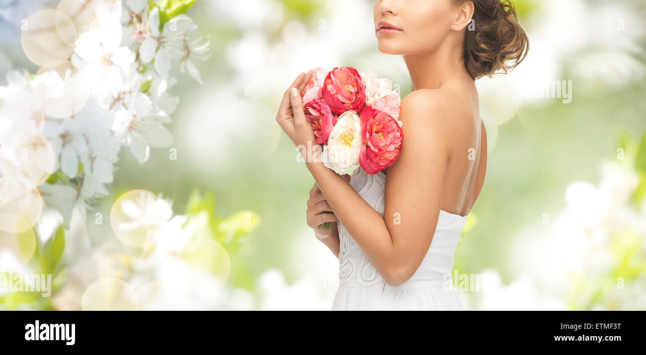 Mariée ou femme avec bouquet de fleurs Banque D'Images