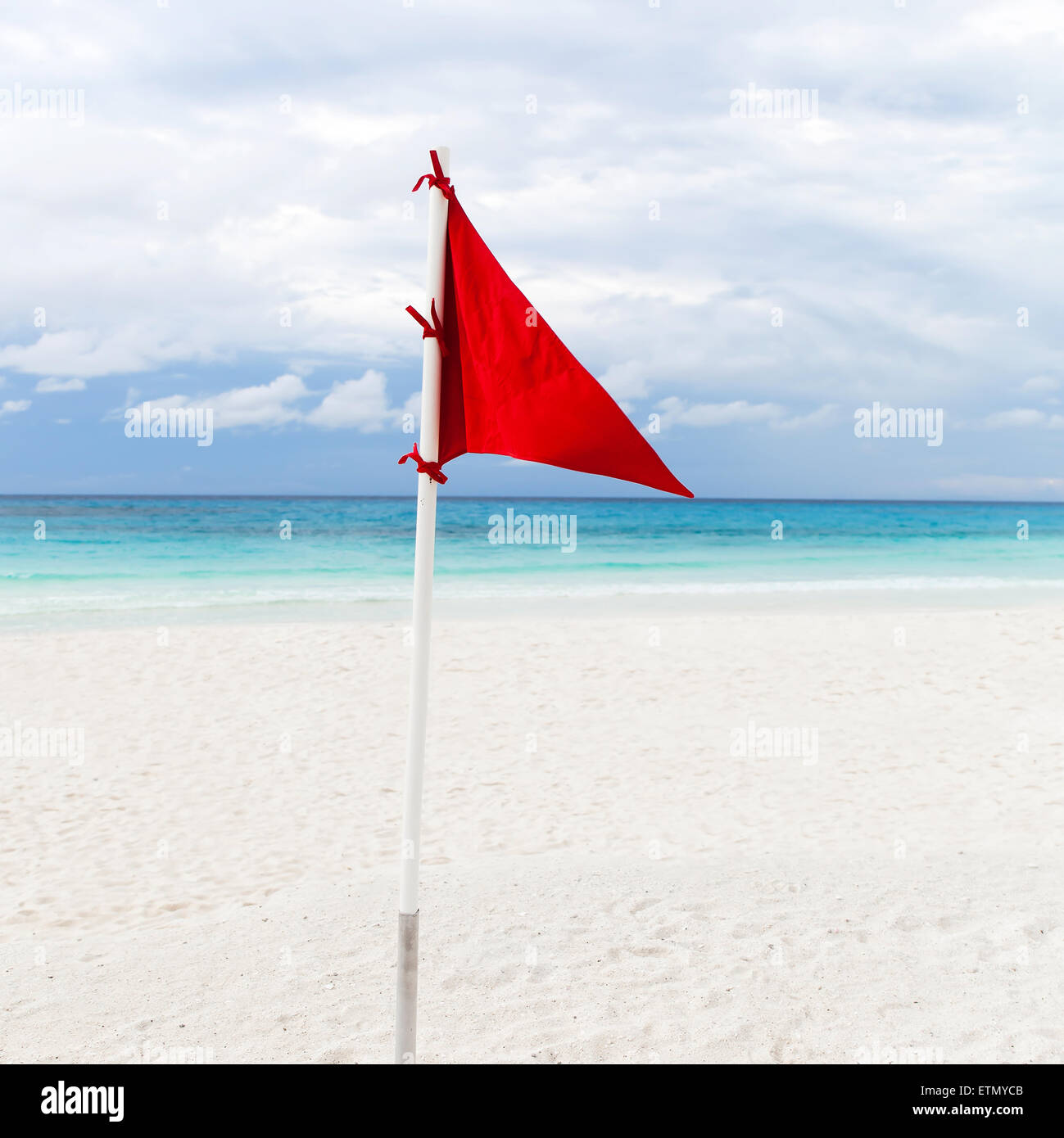 Lifeguard red flag, à la plage des Caraïbes dans le mauvais temps Banque D'Images