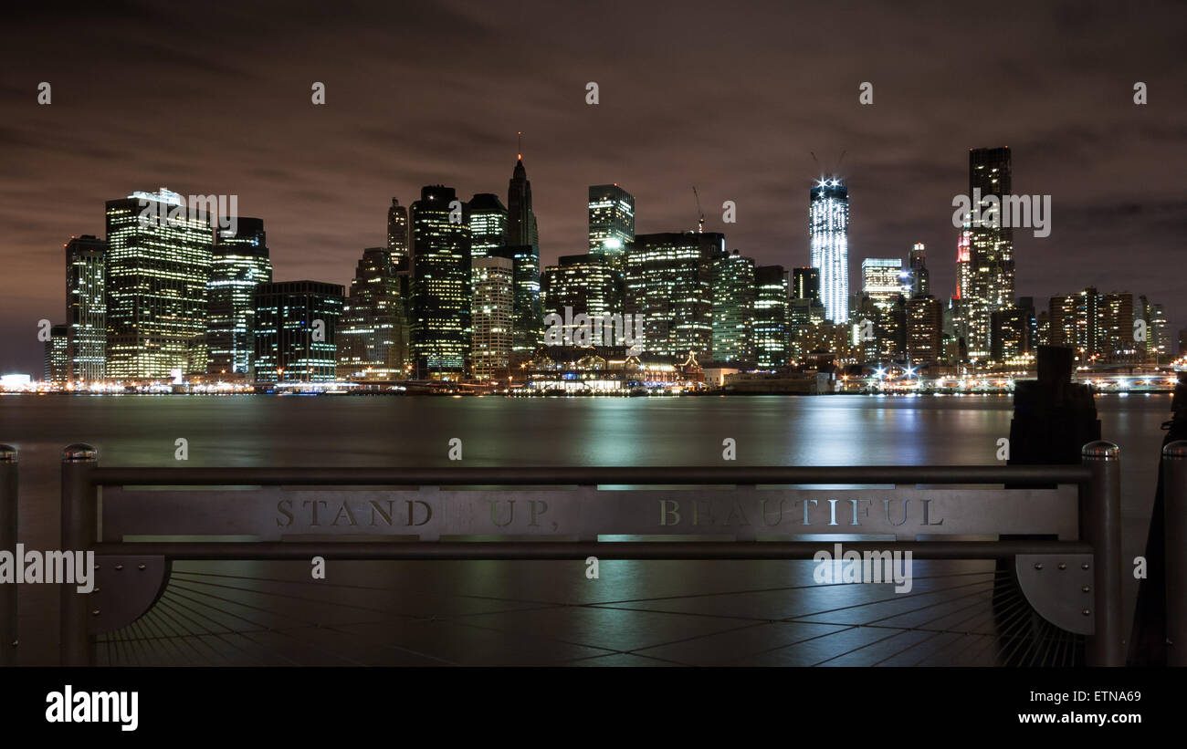 Le centre-ville de Manhattan de nuit, New York, USA Banque D'Images