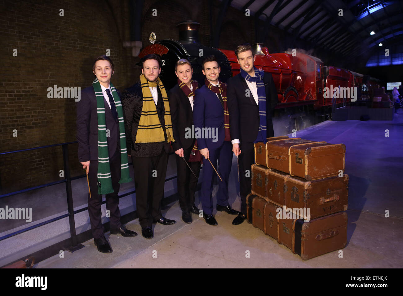 Harry Potter Studio Tour lance le Poudlard Express et la plate-forme 9 3/4 avec Collabro : où : Watford, Royaume-Uni Quand : 17 mars 2015 Credit : Lia Toby/WENN.com Banque D'Images