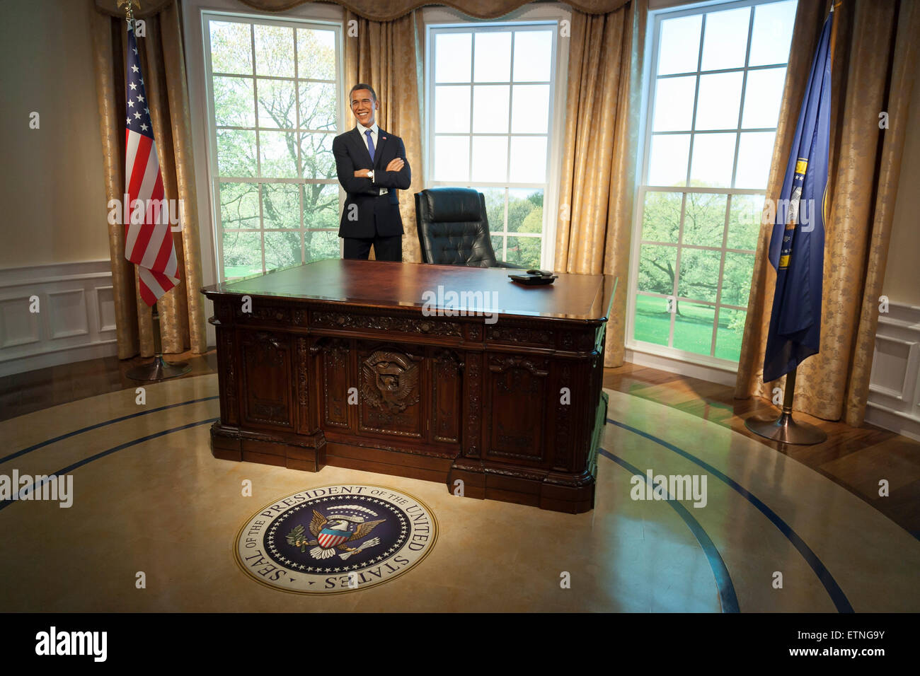 Une figure de cire de Barack Obama, président des États-Unis à l'affiche au musée de cire Madame Tussauds Tokyo à Odaiba, Tokyo, le 15 juin, 2015. Le célèbre musée de cire de la ''Madame Tussauds'' a ouvert sa 14e succursale à Tokyo en 2013 et d'expositions international et des célébrités locales, les sportifs et les politiciens. Nouveaux ajouts à la collection : figures de cire de la patineuse artistique japonais Yuzuru Hanyu et l'acteur Benedict Cumberbatch. La figure de cire de Benedict Cumberbatch sera exposé jusqu'au 30 juin. (Photo de Rodrigo Reyes Marin/AFLO) Banque D'Images Une figure de cire de Barack Obama, président des États-Unis à l'affiche au musée de cire Madame Tussauds Tokyo à Odaiba, Tokyo, le 15 juin, 2015. Le célèbre musée de cire de la ''Madame Tussauds'' a ouvert sa 14e succursale à Tokyo en 2013 et d'expositions international et des célébrités locales, les sportifs et les politiciens. Nouveaux ajouts à la collection : figures de cire de la patineuse artistique japonais Yuzuru Hanyu et l'acteur Benedict Cumberbatch. La figure de cire de Benedict Cumberbatch sera exposé jusqu'au 30 juin. (Photo de Rodrigo Reyes Marin/AFLO) Banque D'Images