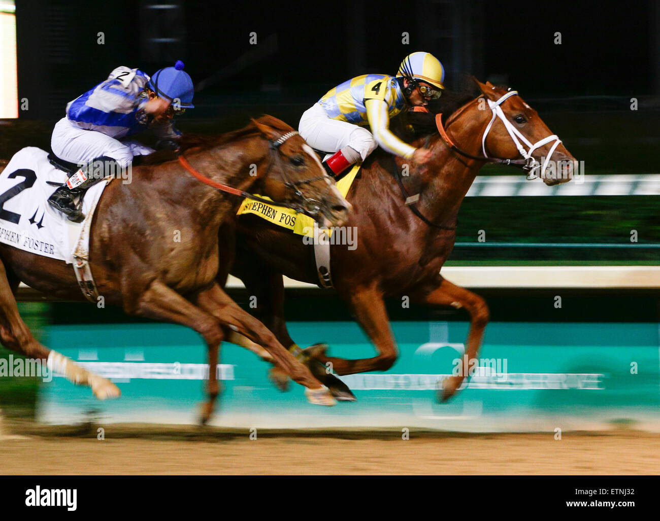 13 juin 2015 - Louisville, KY, USA - Noble, d'oiseaux, 4 Bridgemohan avec Shaun, remporte le handicap Stephen Foster le samedi 12 juin 2015 à Louisville, KY. Photo par Mark Cornelison | Personnel (crédit Image : © Lexington Herald-Leader/Zuma sur le fil) Banque D'Images