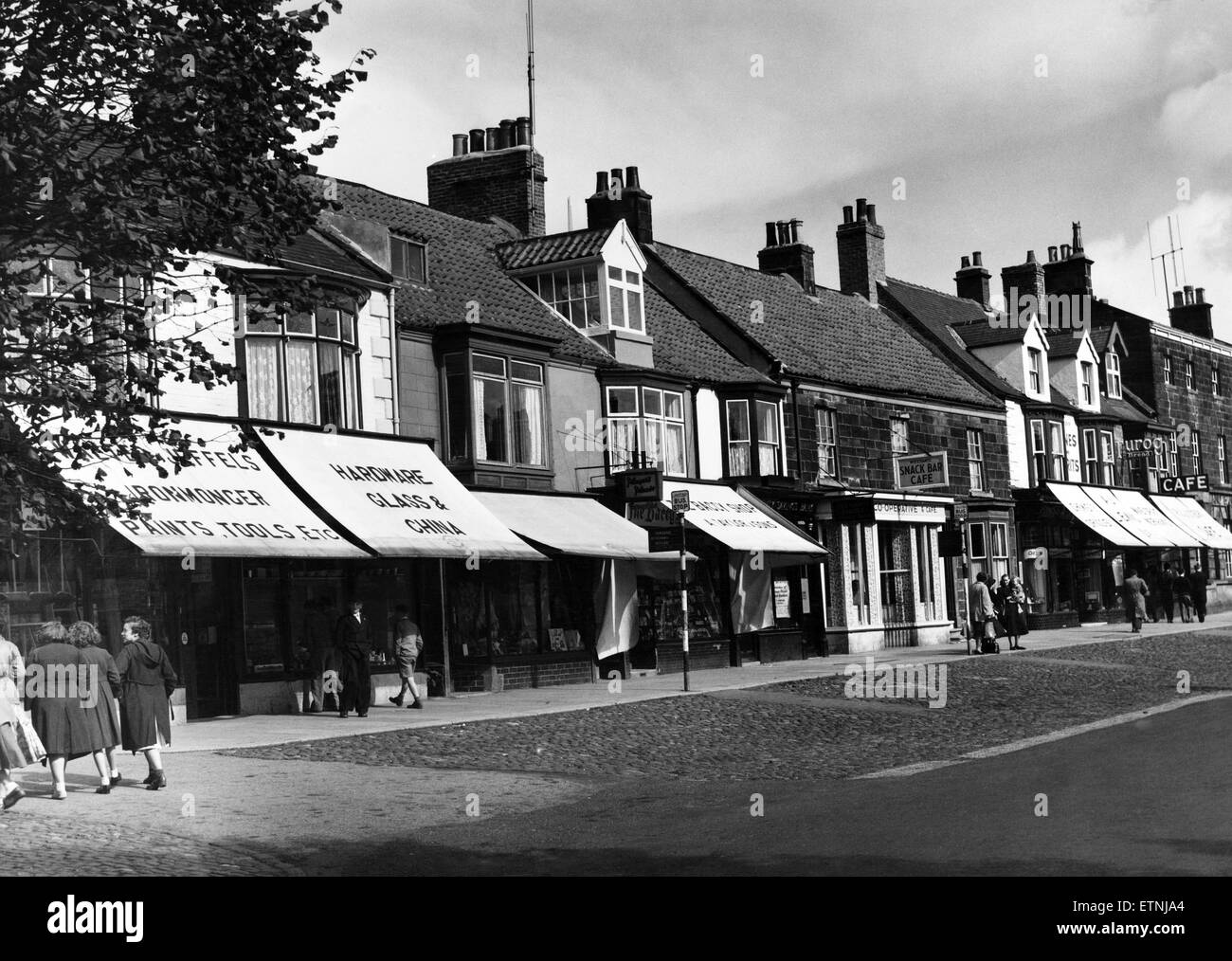 Westgate, Guisborough, Yorkshire du Nord. 1er octobre 1954. Banque D'Images