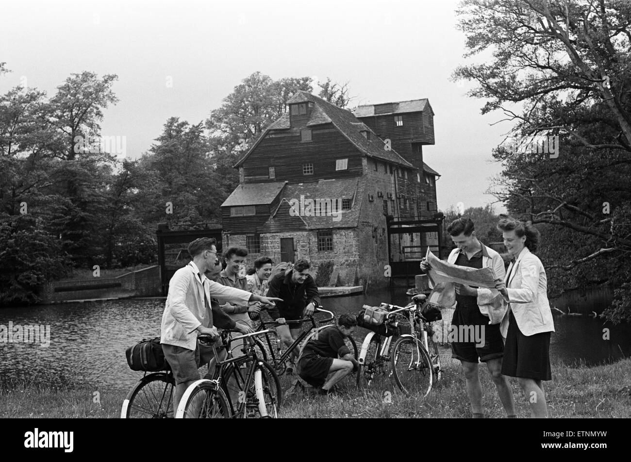 Les membres de l'Association Auberge de Jeunesse à Houghton Mill à Houghton, Cambridgeshire. Circa 1945. Banque D'Images