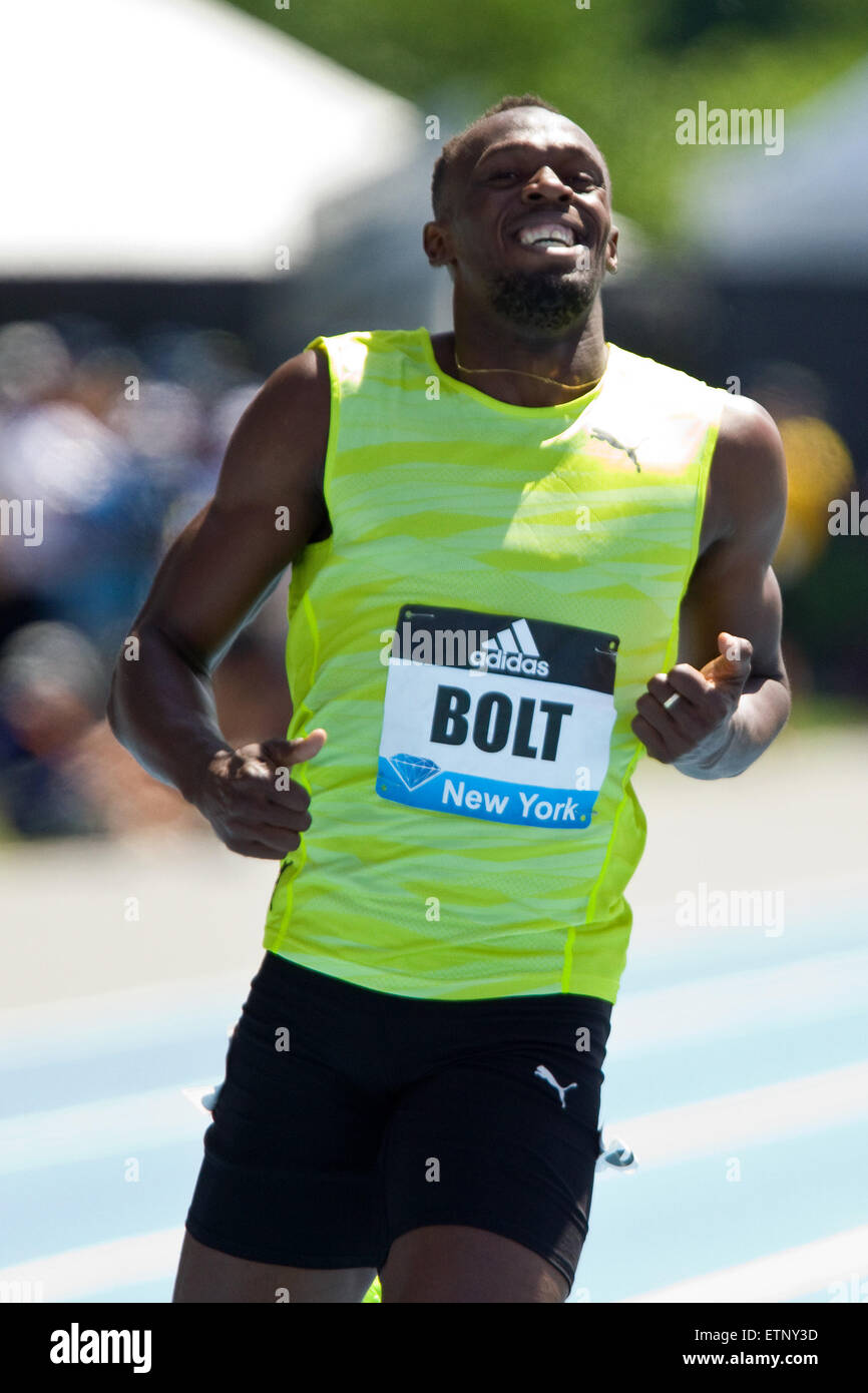 13 juin, 2015 ; Randall's Island, NY, USA ; Usain Bolt de la Jamaïque remporte le 200m masculin au cours de l'IAAF Diamond League Adidas Grand Prix à Icahn Stadium. Anthony Nesmith/Cal Sport Media Banque D'Images
