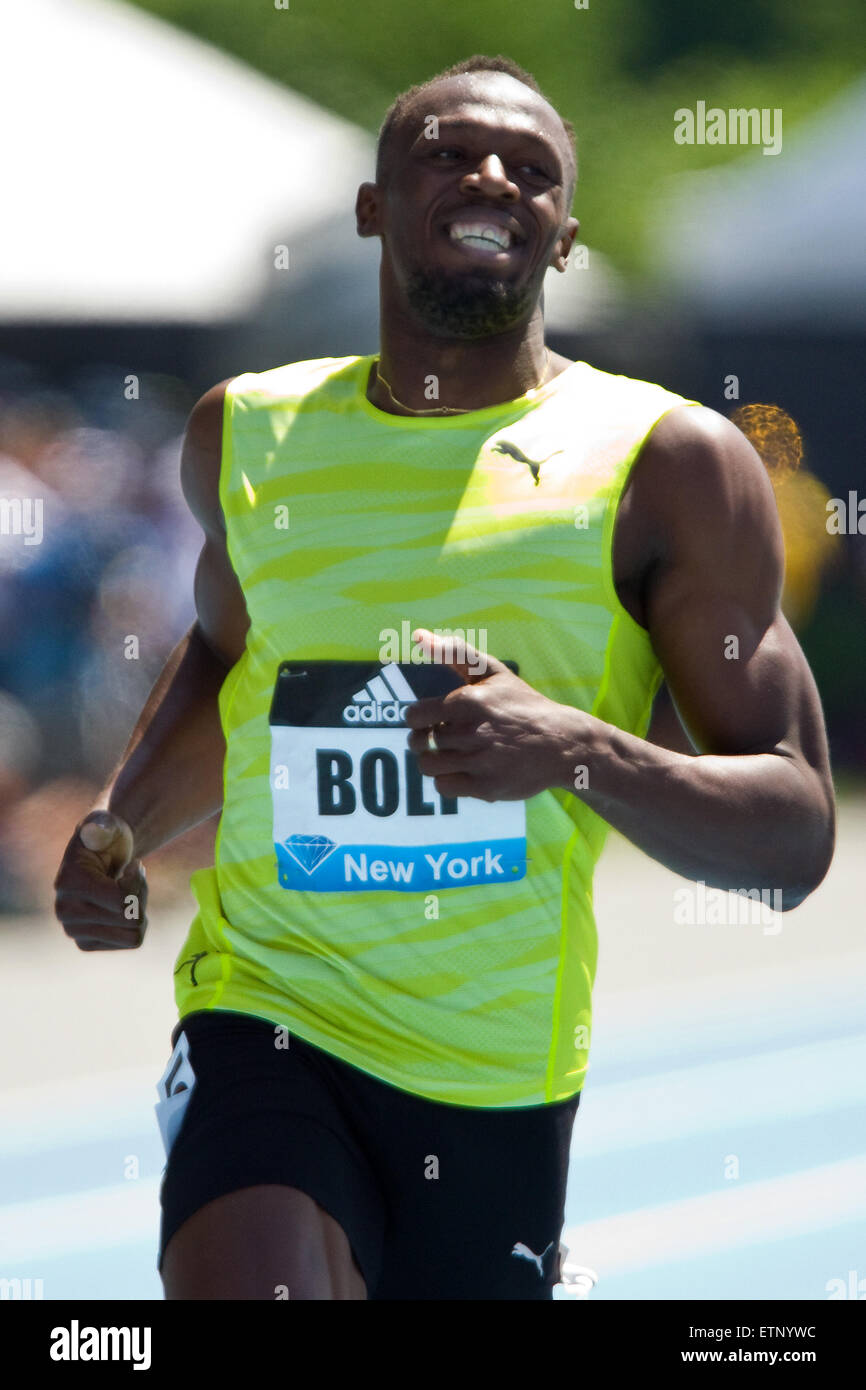 13 juin, 2015 ; Randall's Island, NY, USA ; Usain Bolt de la Jamaïque remporte le 200m masculin au cours de l'IAAF Diamond League Adidas Grand Prix à Icahn Stadium. Anthony Nesmith/Cal Sport Media Banque D'Images