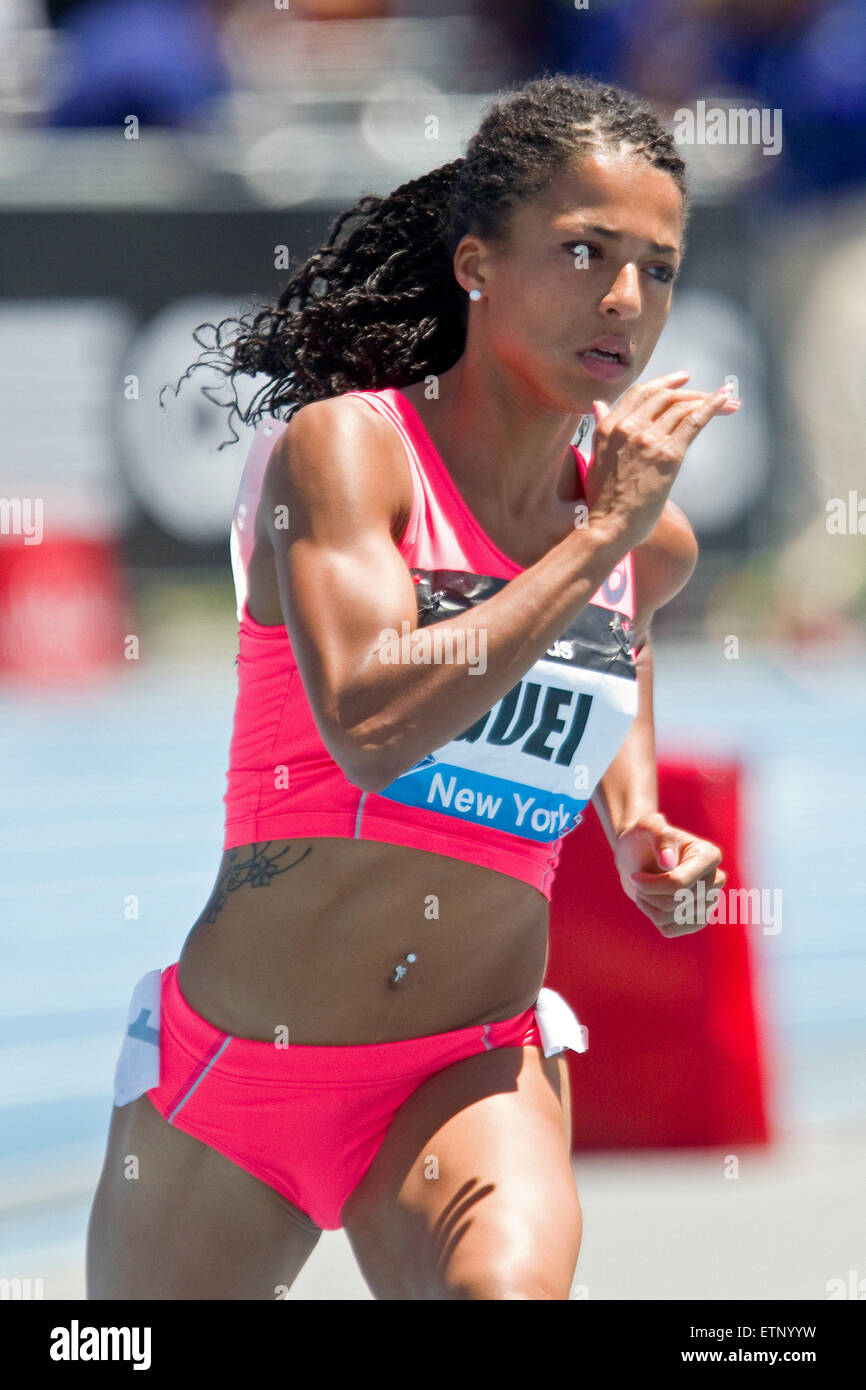 13 juin, 2015 ; Randall's Island, NY, USA ; Flora Gue de la France participe à la women's 400m au cours de l'IAAF Diamond League Adidas Grand Prix à Icahn Stadium. Anthony Nesmith/Cal Sport Media Banque D'Images