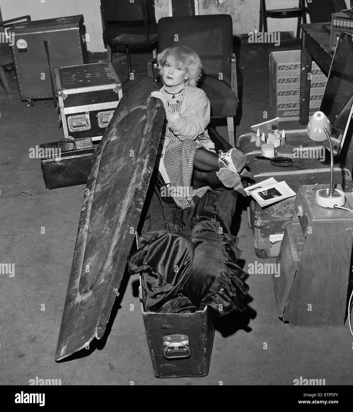 Actrice et chanteuse Punk Toyah Willcox dormir dans son cercueil à Battersea, Londres. Le 13 mai 1979. Banque D'Images