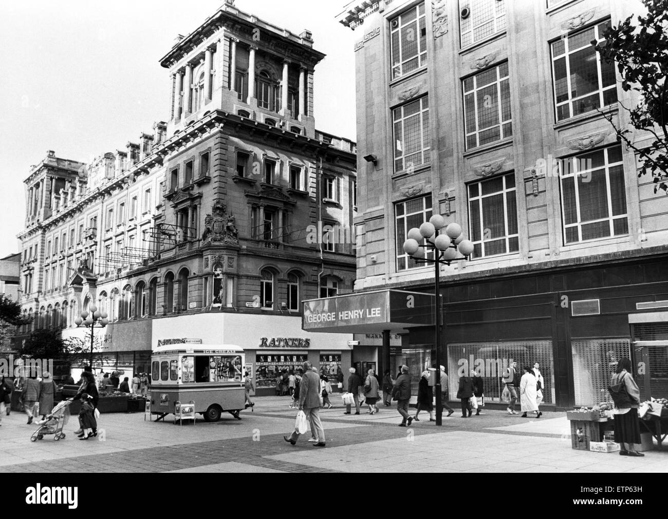 George Henry Lee's building dans la rue de l'Église. Marks and Spencer occupe le bloc suivant. La rue de l'église est l'un des quartiers commerçants de Liverpool. Church Street, Liverpool, Merseyside. 30 octobre 1989. Banque D'Images