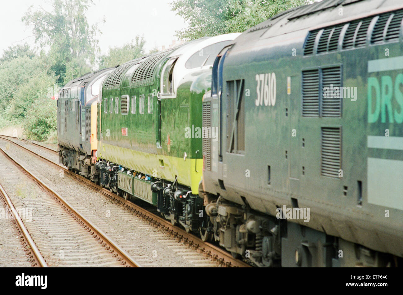 Le Deltic Alycidon, D9009 (55009), classe 55, acheté par le Deltic Preservation Society, laisse ICI Wilton. Photo de Nunthorpe sur la route de Grosmont, dans le centre de deux moteurs de classe 37. 28 août 1998. Banque D'Images