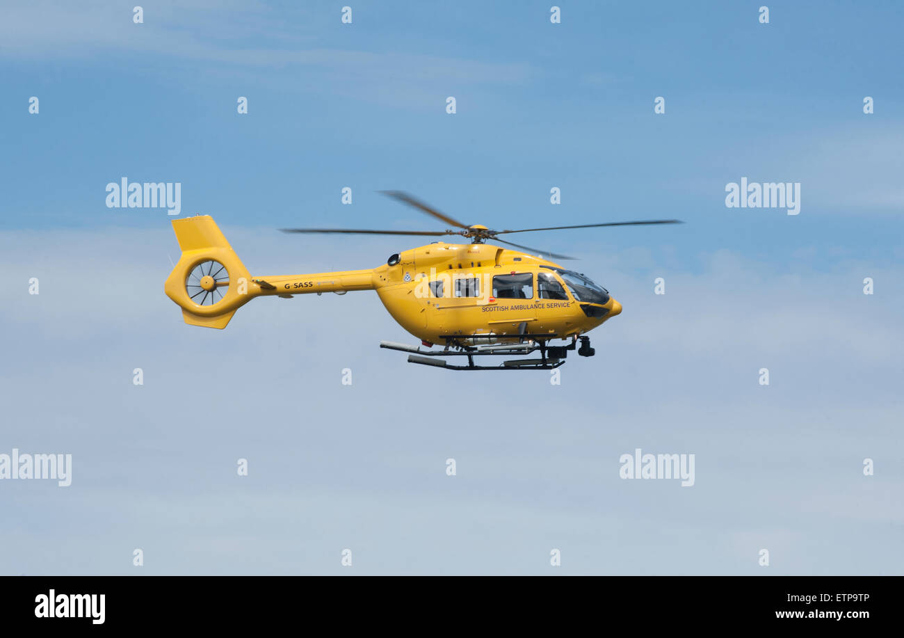 EC145T- 2 d'équipage de vol d'entraînement à l'aéroport de Inverness Dalcross en Écosse. 9868 SCO. Banque D'Images