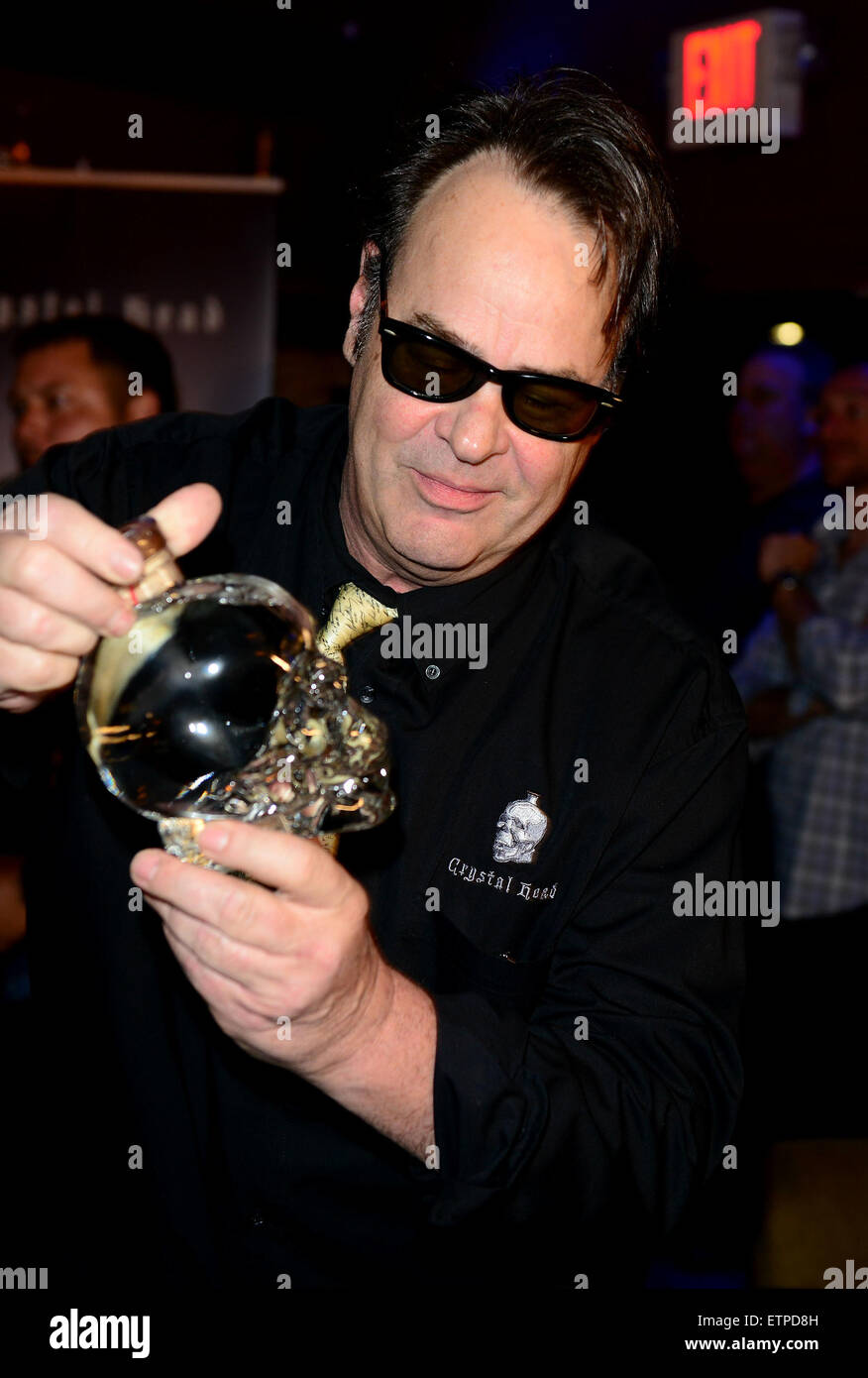 Dan Akyroyd respecte et accueille des supporters à la signature d'un cristal spécial bouteilles de Vodka. Il est rejoint par l'âme Blues Brothers Band, qui effectuent au bar stache. Avec : Dan Aykroyd Où : Fort Lauderdale, Florida, United States Quand : 20 mars 2015 : Crédit Photographie/WENN.com JLN Banque D'Images