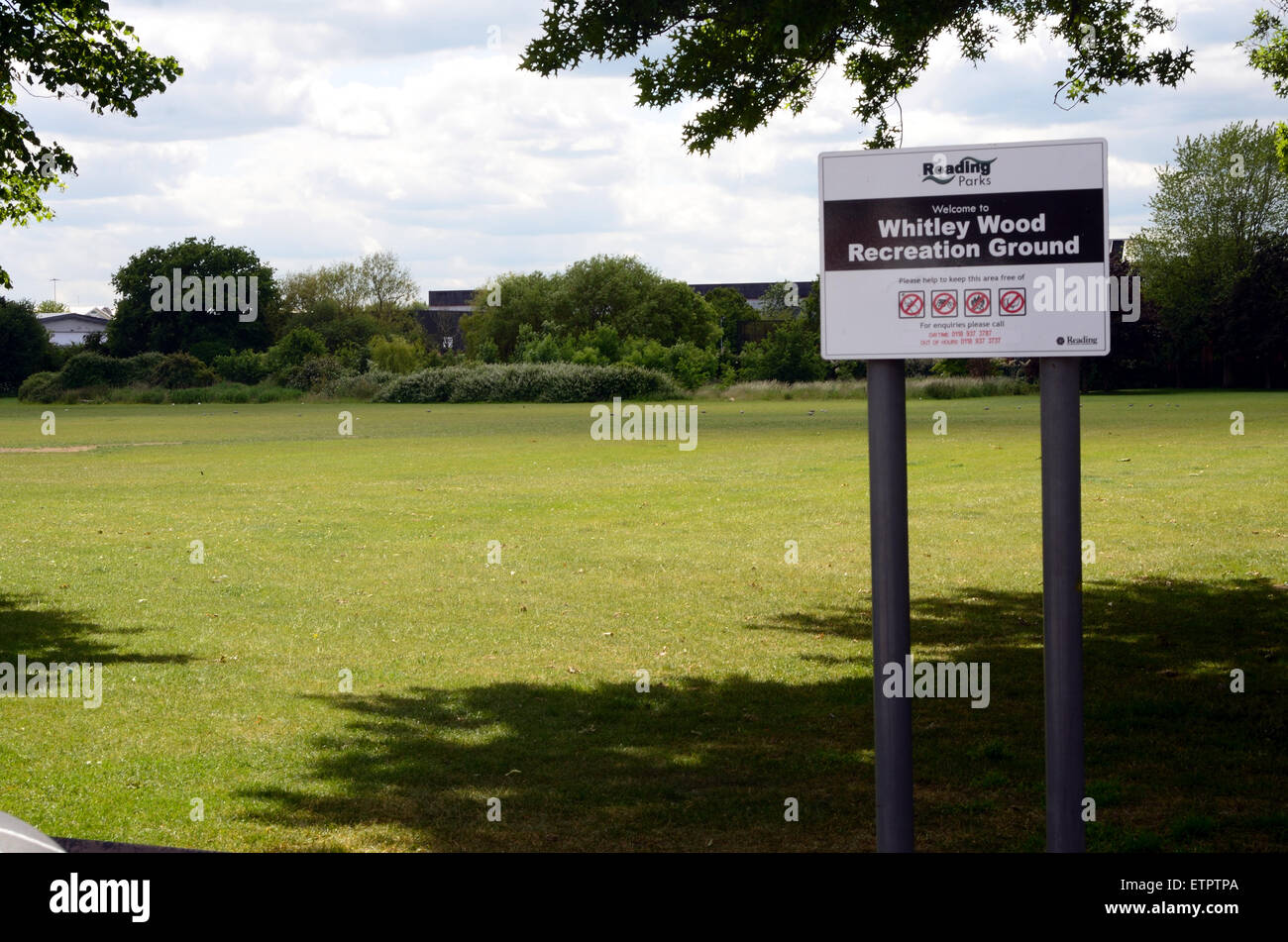 Vue si Whitley Wood Recreation Ground Banque D'Images