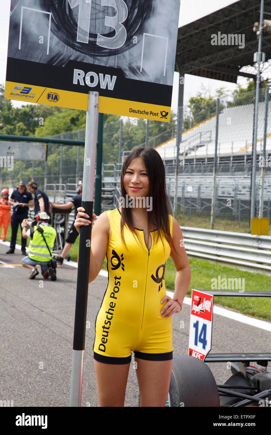 Monza, Italie - 30 mai 2015 : une grille girl pose au cours de la FIA Formula 3 EUROPEAN CHAMPIONSHIP Banque D'Images