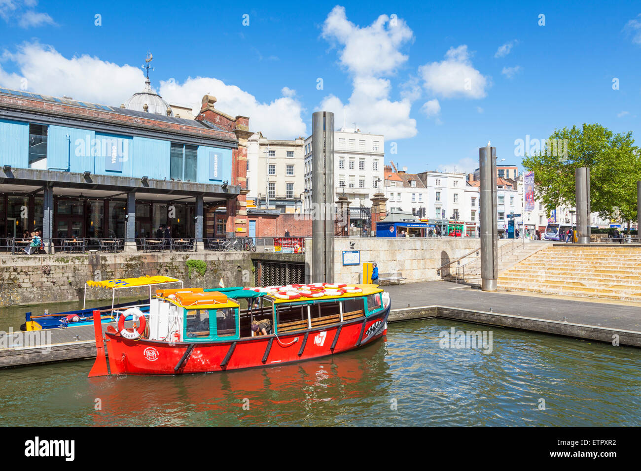 Bristol, bassin cascade centre bateau touristique et le centre-ville de Bristol Bristol Avon England UK GB EU Europe Banque D'Images