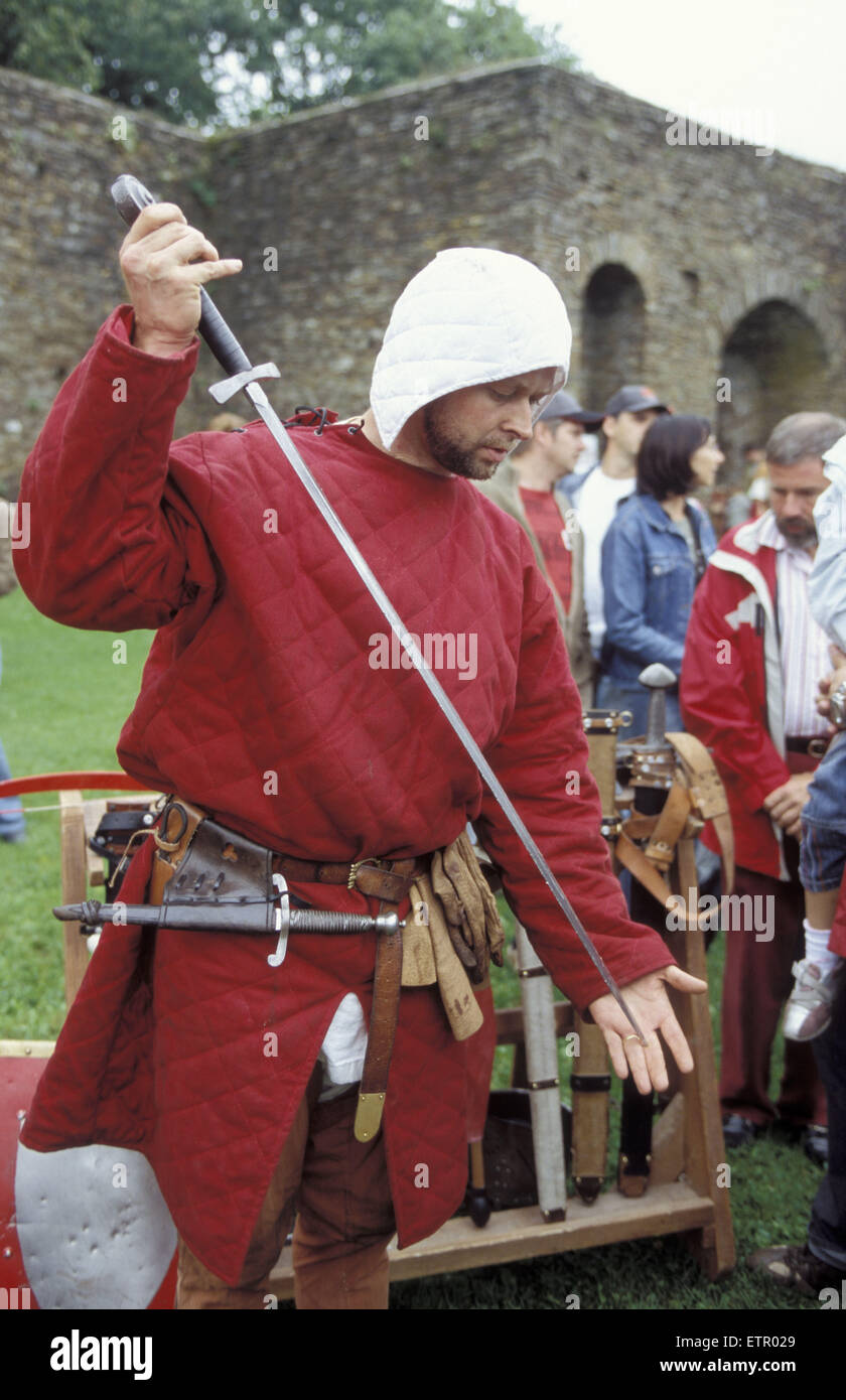 BEL, la Belgique, l'Est des Ardennes, château de festivité dans Burg reuland, chevalier, l'épée. BEL, Belgien, Ostbelgien, Burgfest à Burg Reula Banque D'Images