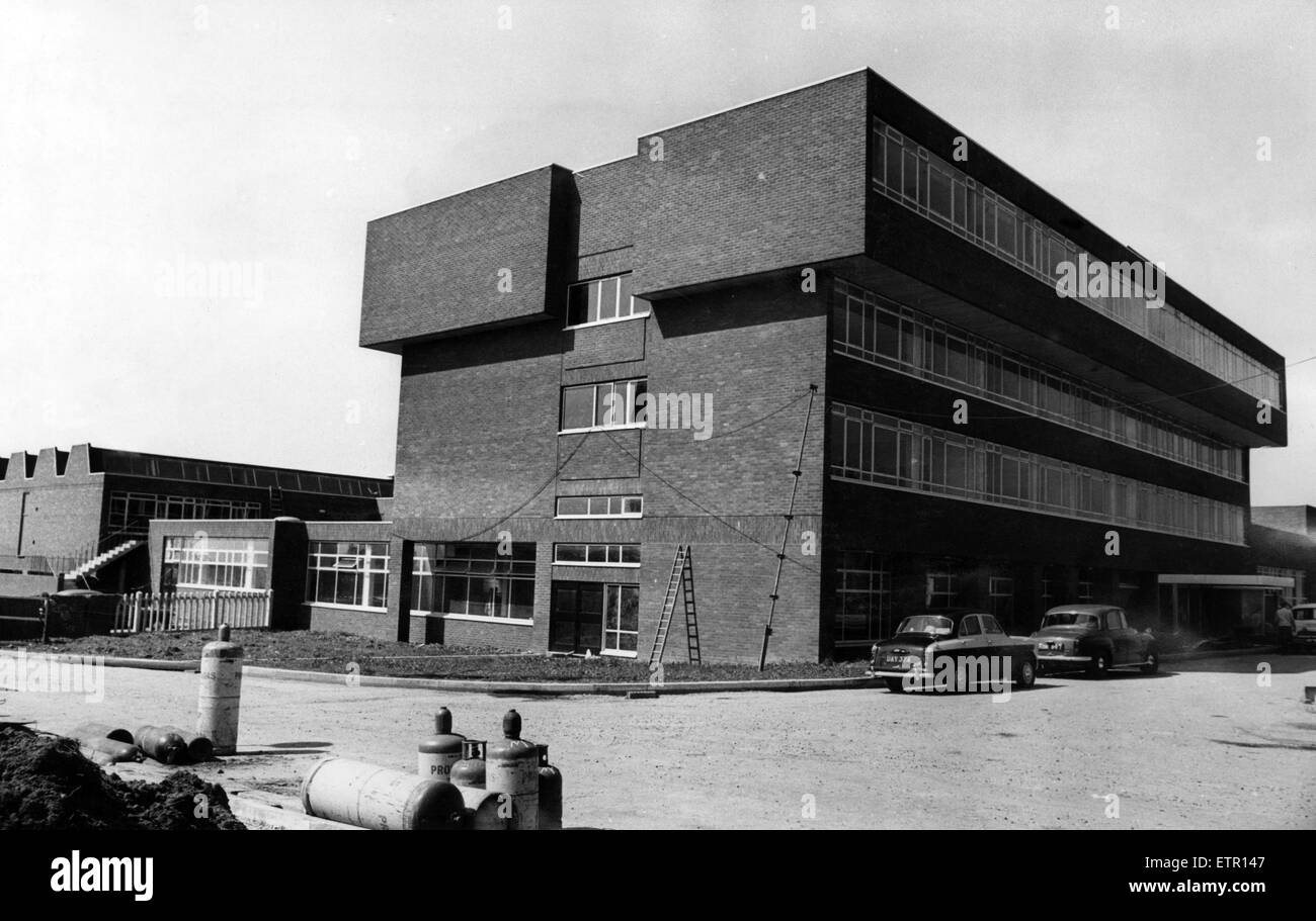 C'est 'tous les systèmes go' pour le nouveau collège technique de Coventry, la £1 millions complexe de bâtiments du carreau Hill College, Tile Hill Lane. 9 juin 1969. Banque D'Images