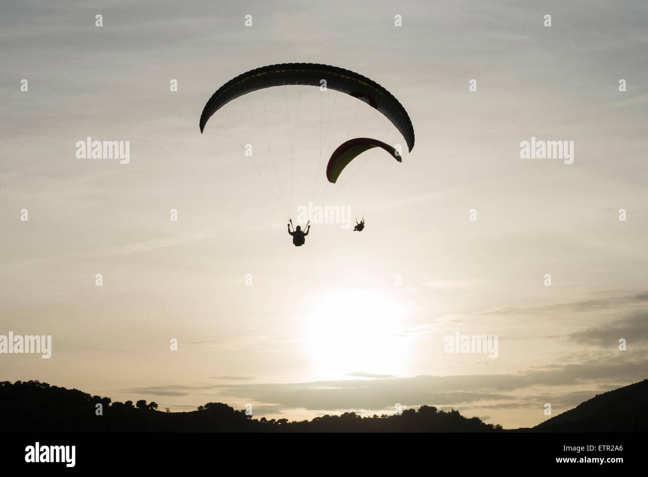 Parapente, Parachute, soir atmosphère, Algodonales, sport, Andalousie, été, vacances, province de Cadix, Espagne Banque D'Images