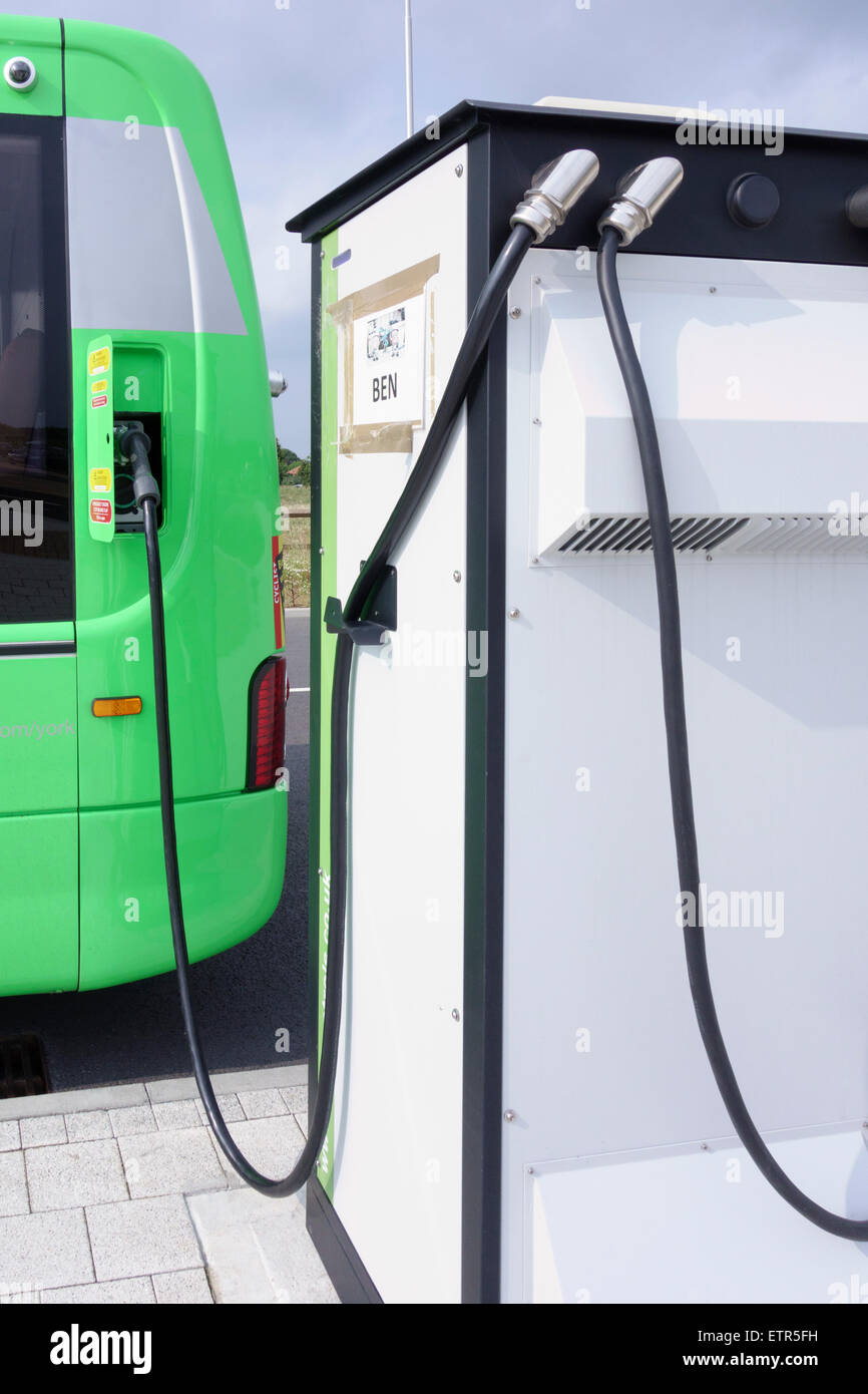 Bus station de recharge à Poppleton Bar Park and Ride, York, England, UK Banque D'Images