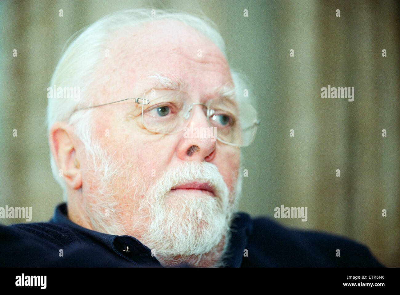 Sir Richard Attenborough, acteur, réalisateur, producteur de cinéma, et d'entrepreneur. Au cours de la photo interview au Hyatt, Birmingham, 27 octobre 2000. Banque D'Images