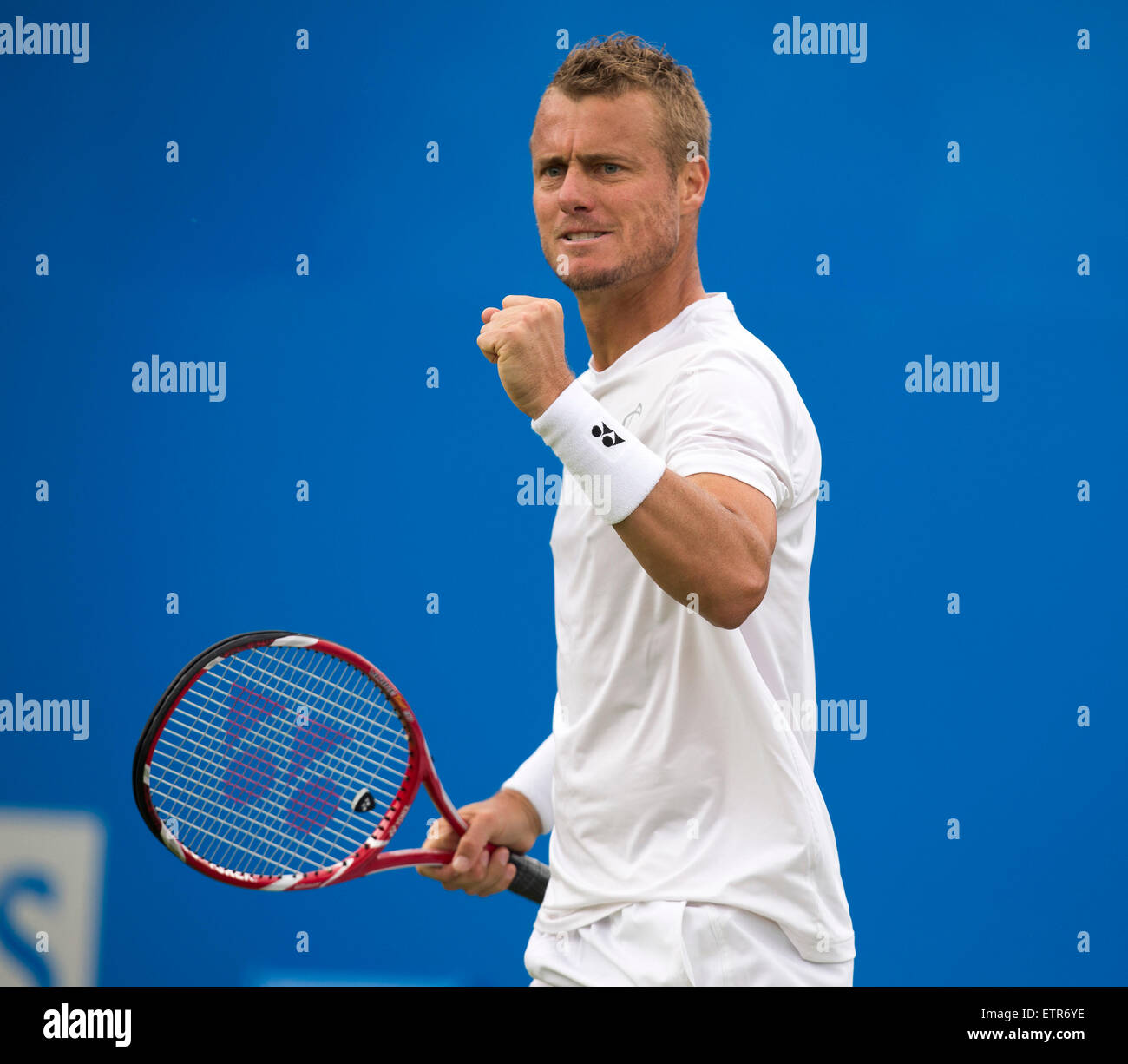 15.06.2015. Londres, Angleterre. Aegon Tennis Championnat Queens. Serre de l'Australie Lleyton Hewitt son poing après avoir remporté un match lors de ce premier tour. Banque D'Images