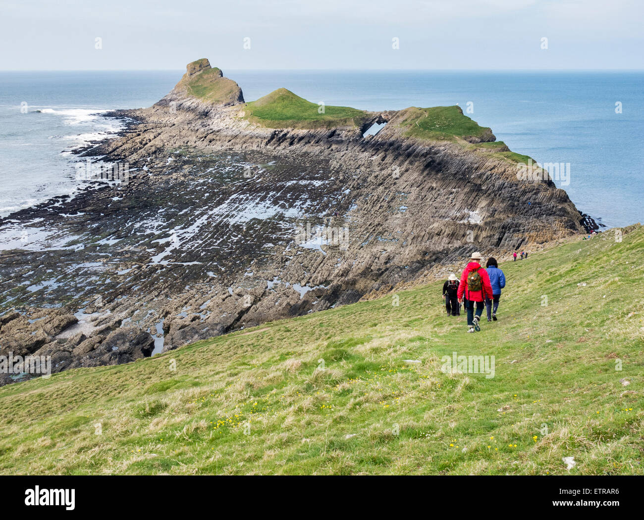 Afficher le long de la tête de la tête de vis sans fin sur la péninsule de Gower, au Pays de Galles avec des groupes de marcheurs Banque D'Images