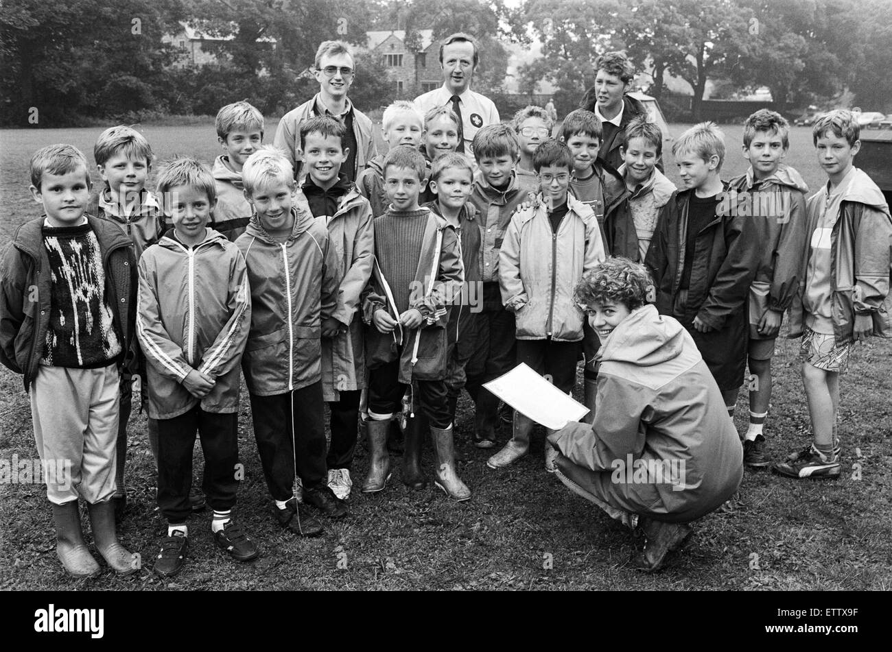 Le 65e anniversaire du scoutisme dans l'Holme Valley a été célébré à l'camp de week-end. Le Holme Valley District Aller pour 65 camp de week-end a eu lieu au terrain des loisirs de sables bitumineux, Holmfirth, et plus de 120 oursons ont pris part avec environ 30 responsables et les scouts. Associés aux familles Blackberry Anne Banque D'Images