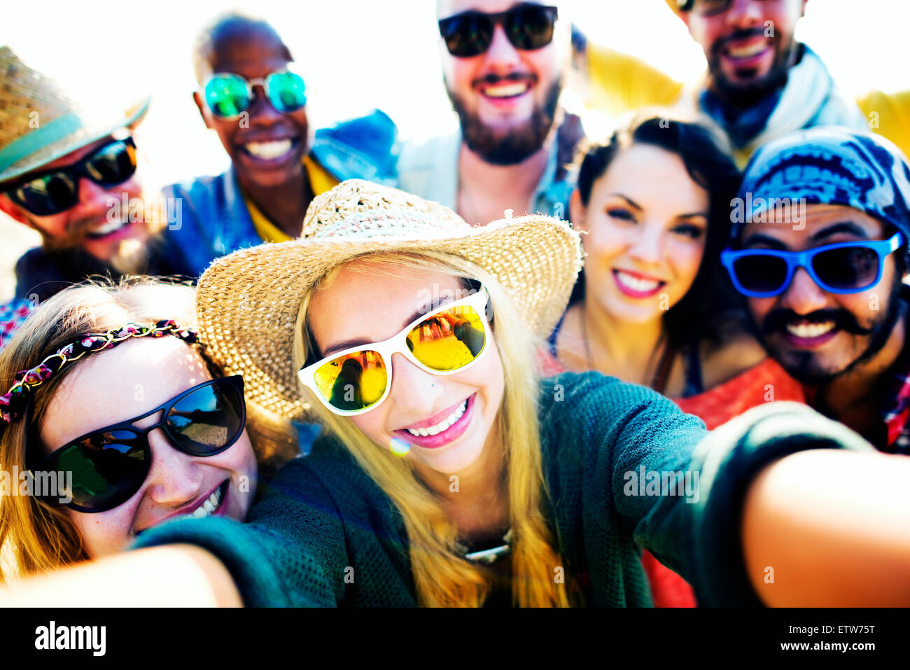 Diverses personnes Plage été amis Fun Concept Selfies Banque D'Images