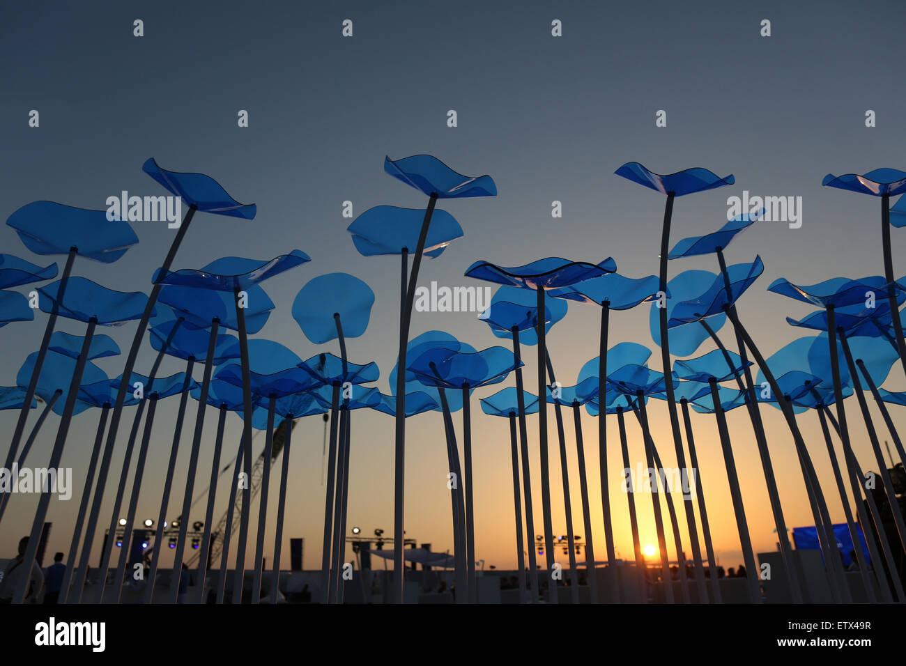 Dubaï, Émirats arabes unis, Floral Art en verre au coucher du soleil Banque D'Images