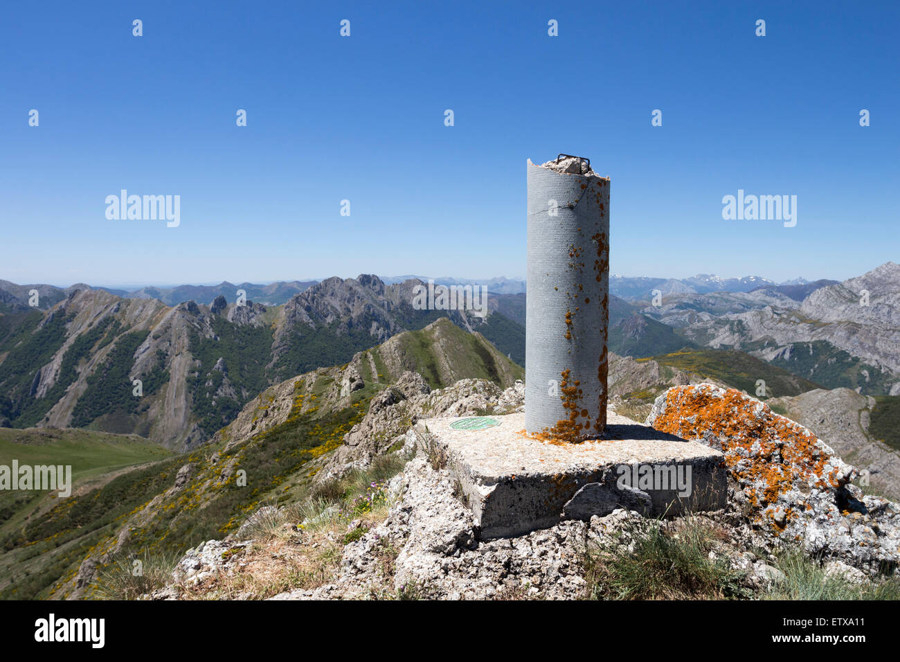Le Sommet de Pico, Loto (Lotus Crête) Cordillera monts Cantabriques avec la vue sur le massif des pics d''Europe Espagne Banque D'Images