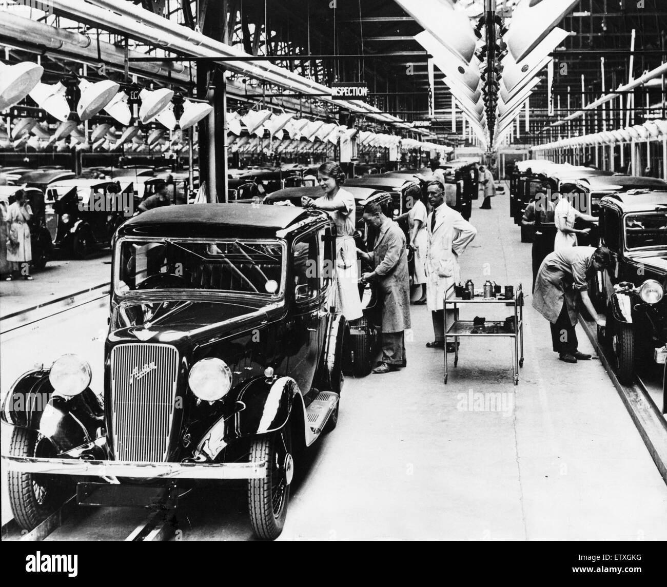 Le polissage final. Austin 10 voitures sur l'inspection finale et de finition pistes aux œuvres de Longbridge. Vers septembre 1936 Banque D'Images