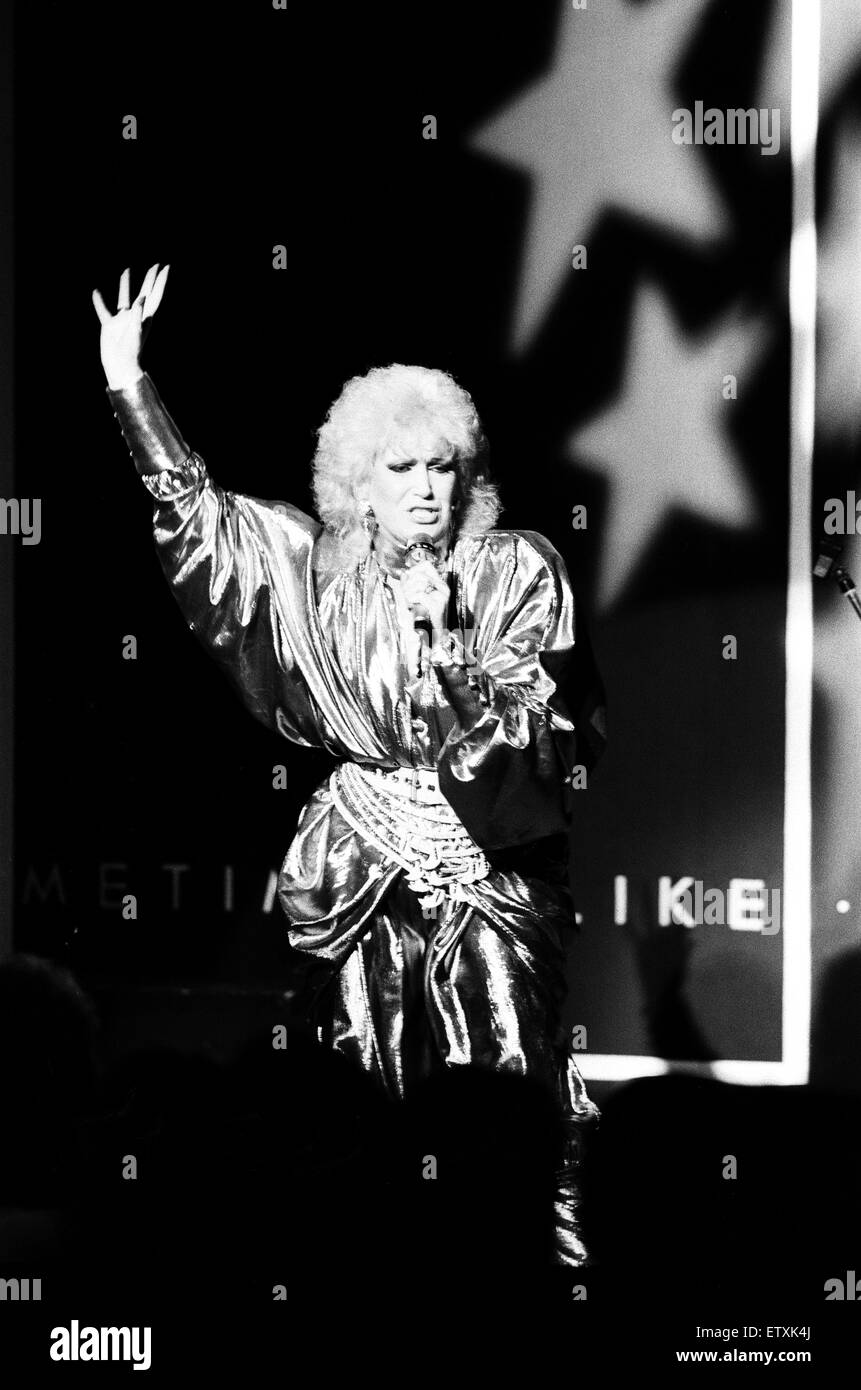 La chanteuse anglaise Dusty Springfield revient avec un nouvel enregistrement. Le 31 juillet 1985. Banque D'Images La chanteuse anglaise Dusty Springfield revient avec un nouvel enregistrement. Le 31 juillet 1985. Banque D'Images
