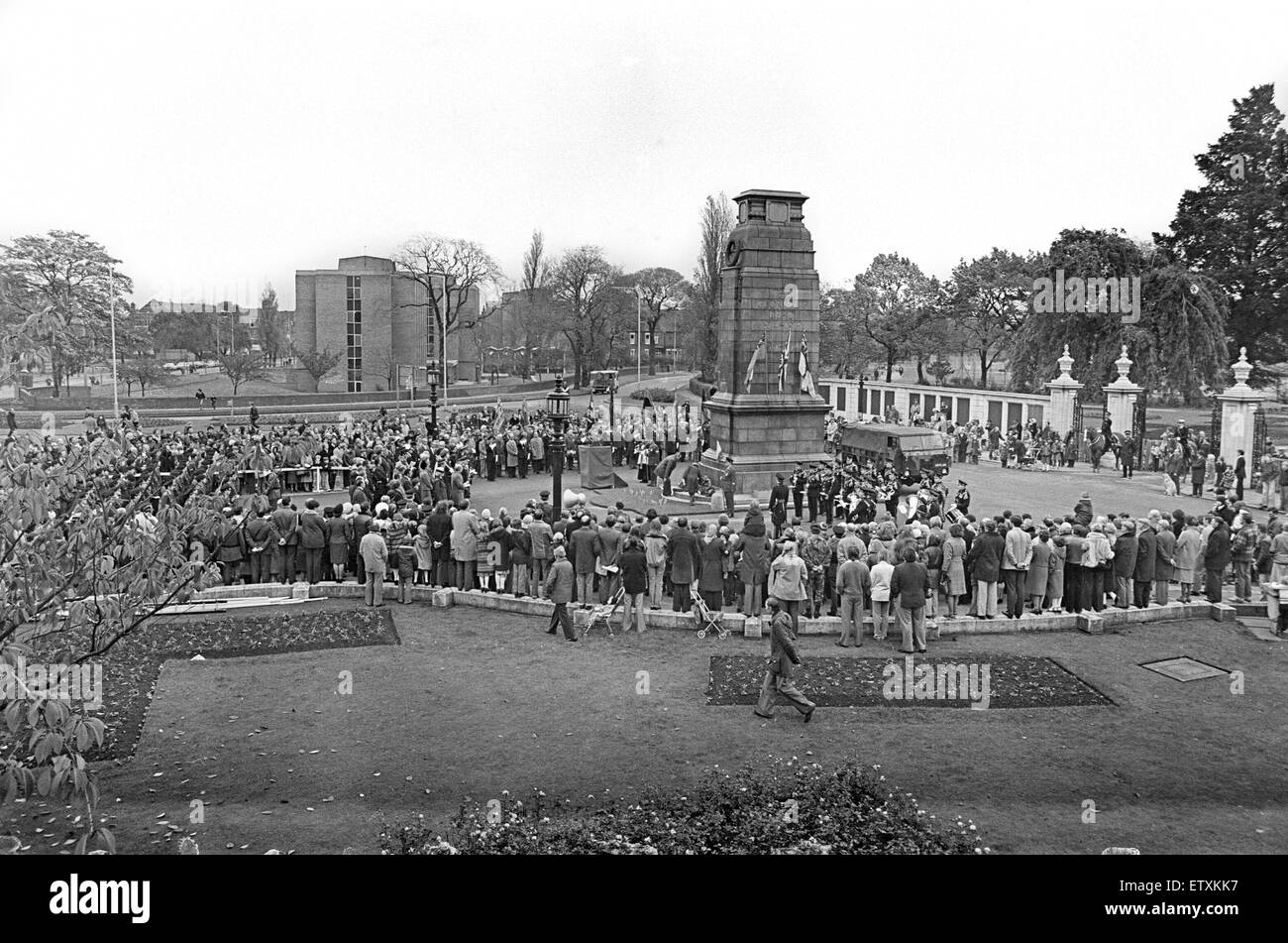 Service du Jour du Souvenir au cénotaphe, Middlesbrough, dimanche 10 novembre 1979. Banque D'Images