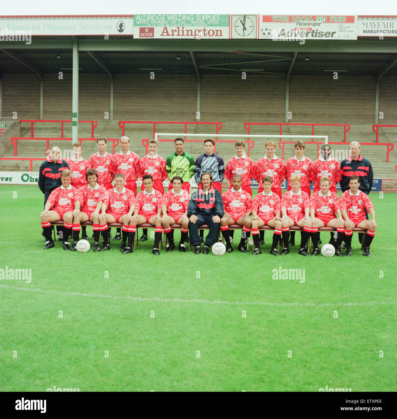 Walsall FC, Pré saison photo-call, le 12 août 1992. L'équipe de football, d'exécution. Walsall FC. De gauche à droite retour Tom Bradley (physio), Scott Ollerenshaw, Kevin MacDonald, Colin Methven, Steve O'Hara, Mark Gayle, John Norris, Wayne Clarke, Dean Smith, Stuart Ryd Banque D'Images