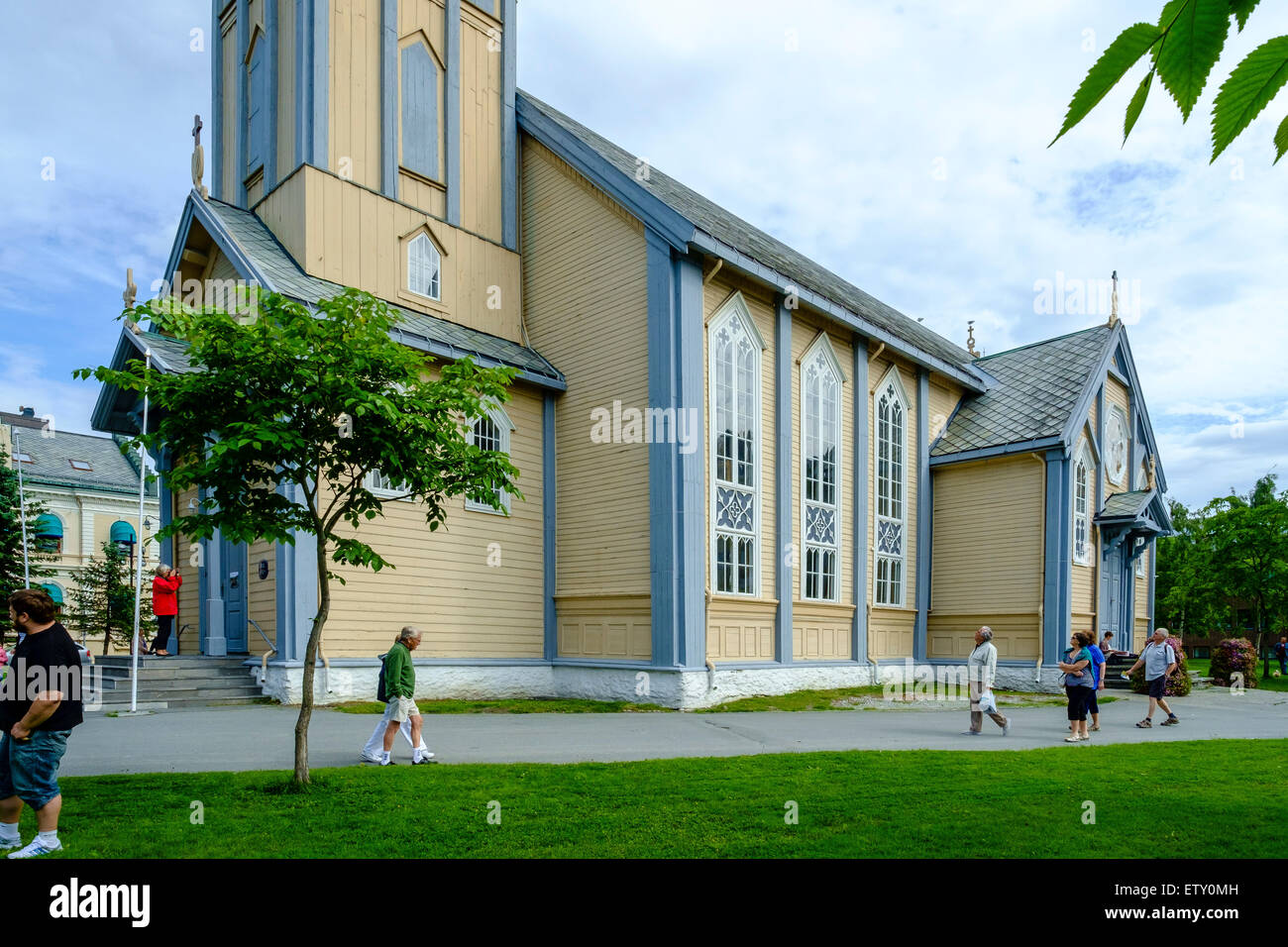 La cathédrale de bois dans la ville arctique de Tromsø, Norvège. Banque D'Images