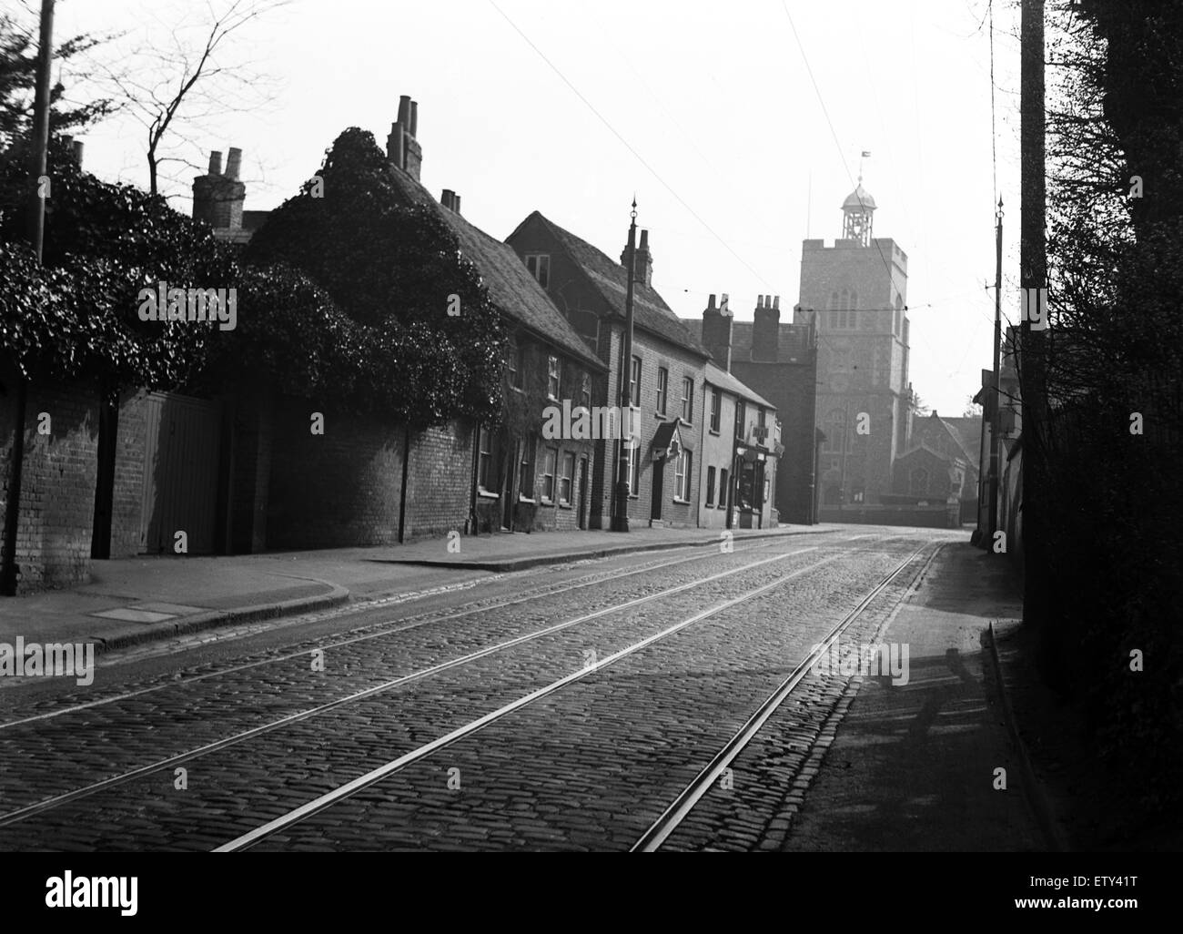 Hillingdon Hill, regard vers le village et St John the Baptist Church, à Londres. 14 avril 1930 Banque D'Images