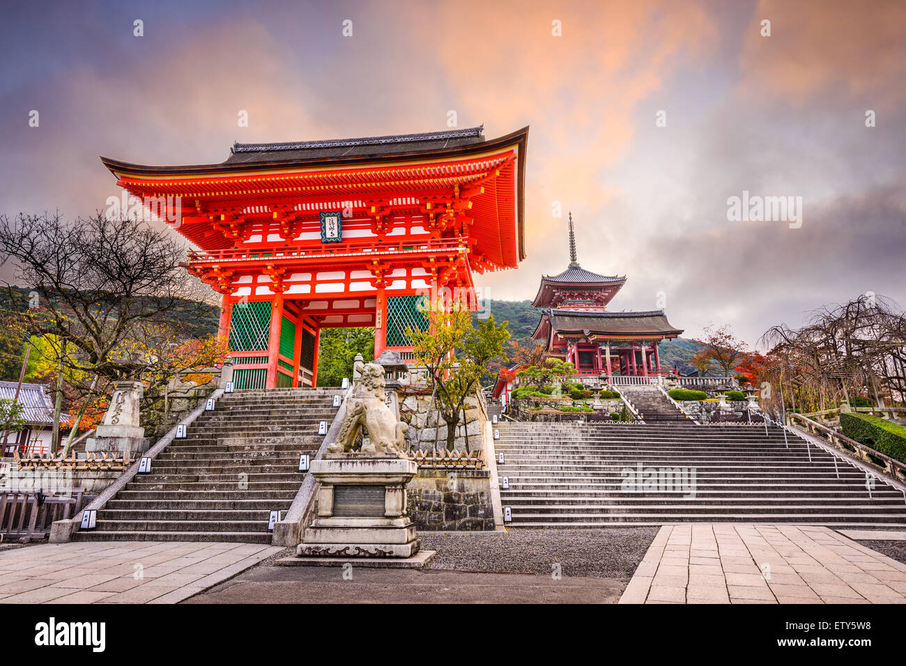 Kyoto, Japon à Temple Kiyomizu dans la matinée. Banque D'Images