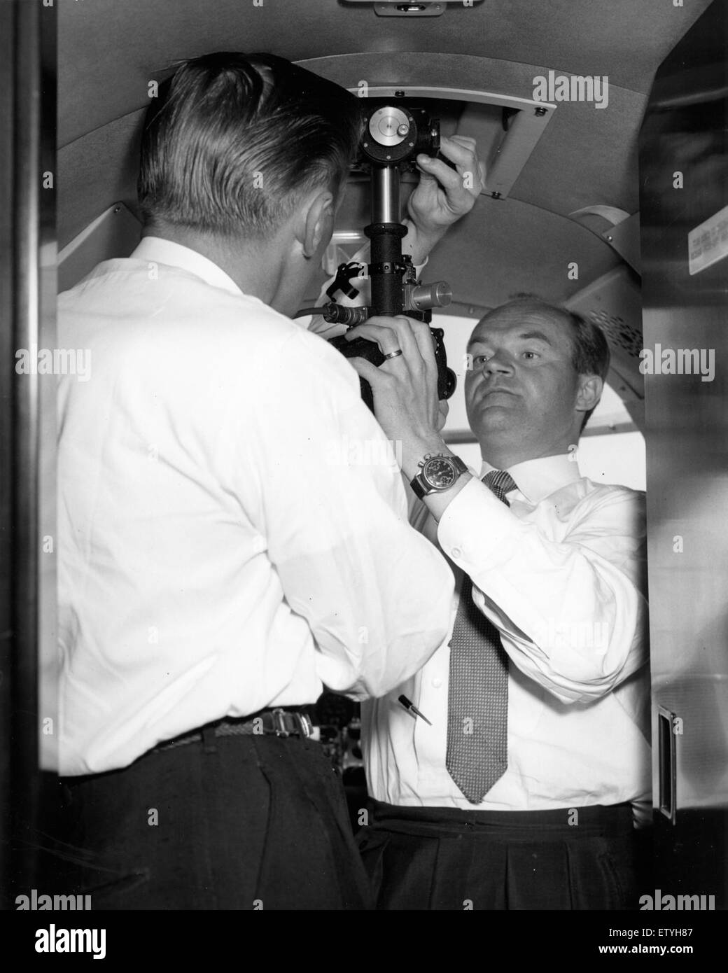 L'image représente probablement Dohm 00004 Zweng, peut-être un observatoire astronomique ou un événement impliquant l'utilisation d'un astrodome. Il met en lumière les avancées dans l'exploration spatiale ou astronomique. Banque D'Images